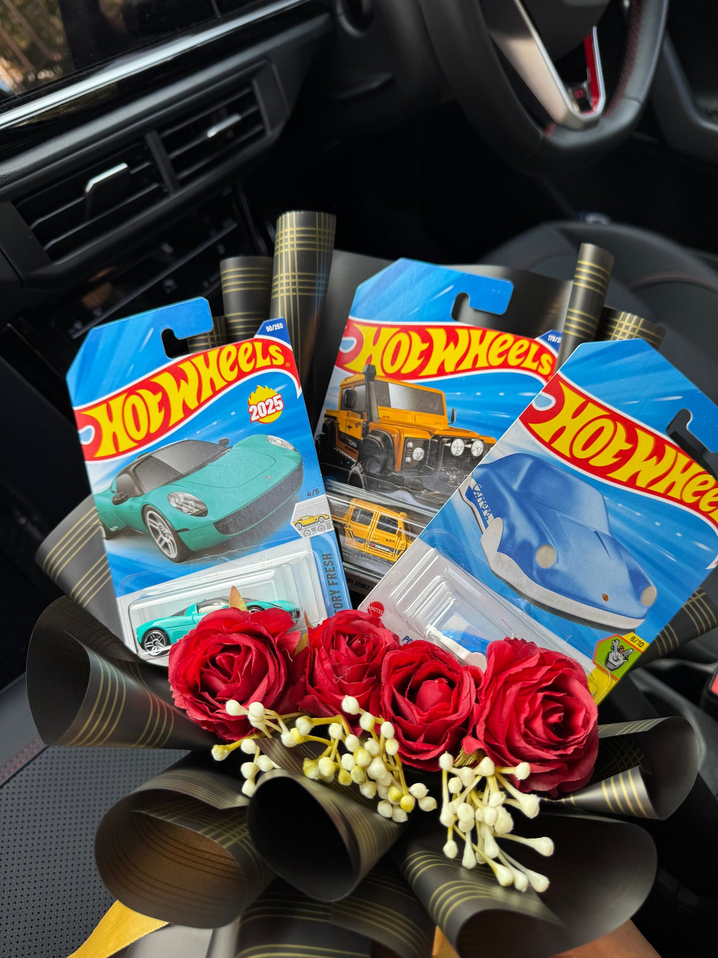 Premium Hot Wheels Bouquet – Legendary Rides, Unforgettable Gift