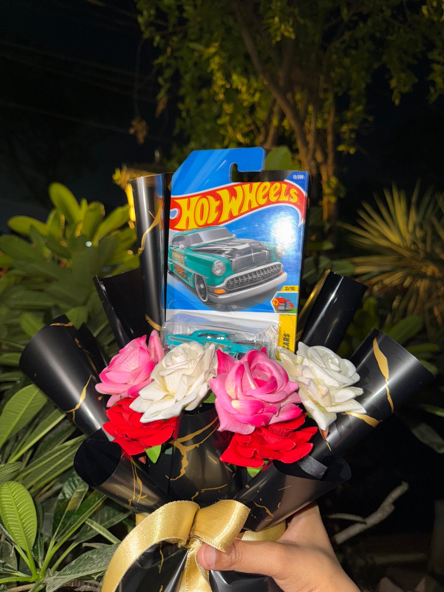 The Hot Wheels Bouquet - For Roses Lovers
