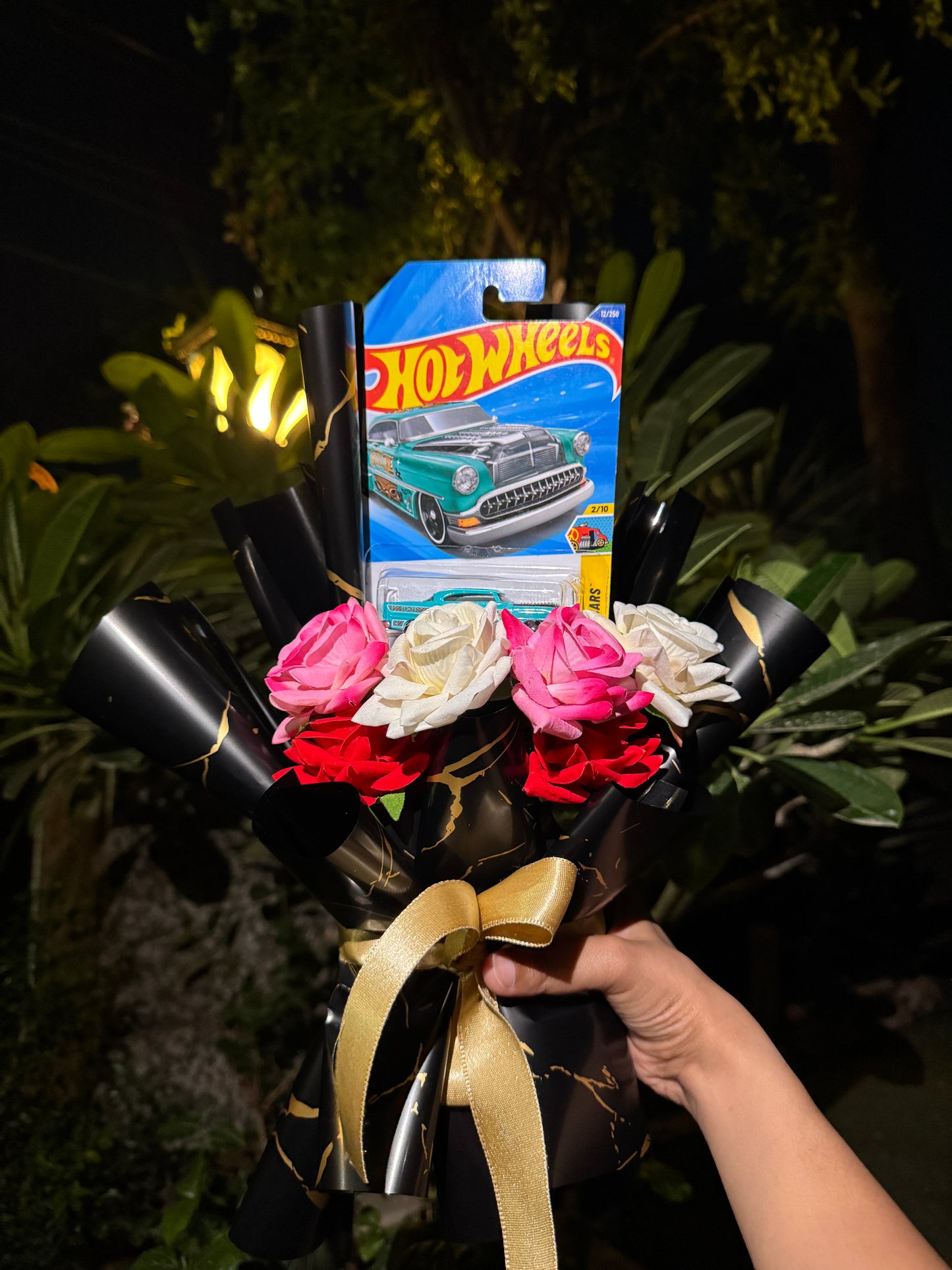 The Hot Wheels Bouquet - For Roses Lovers