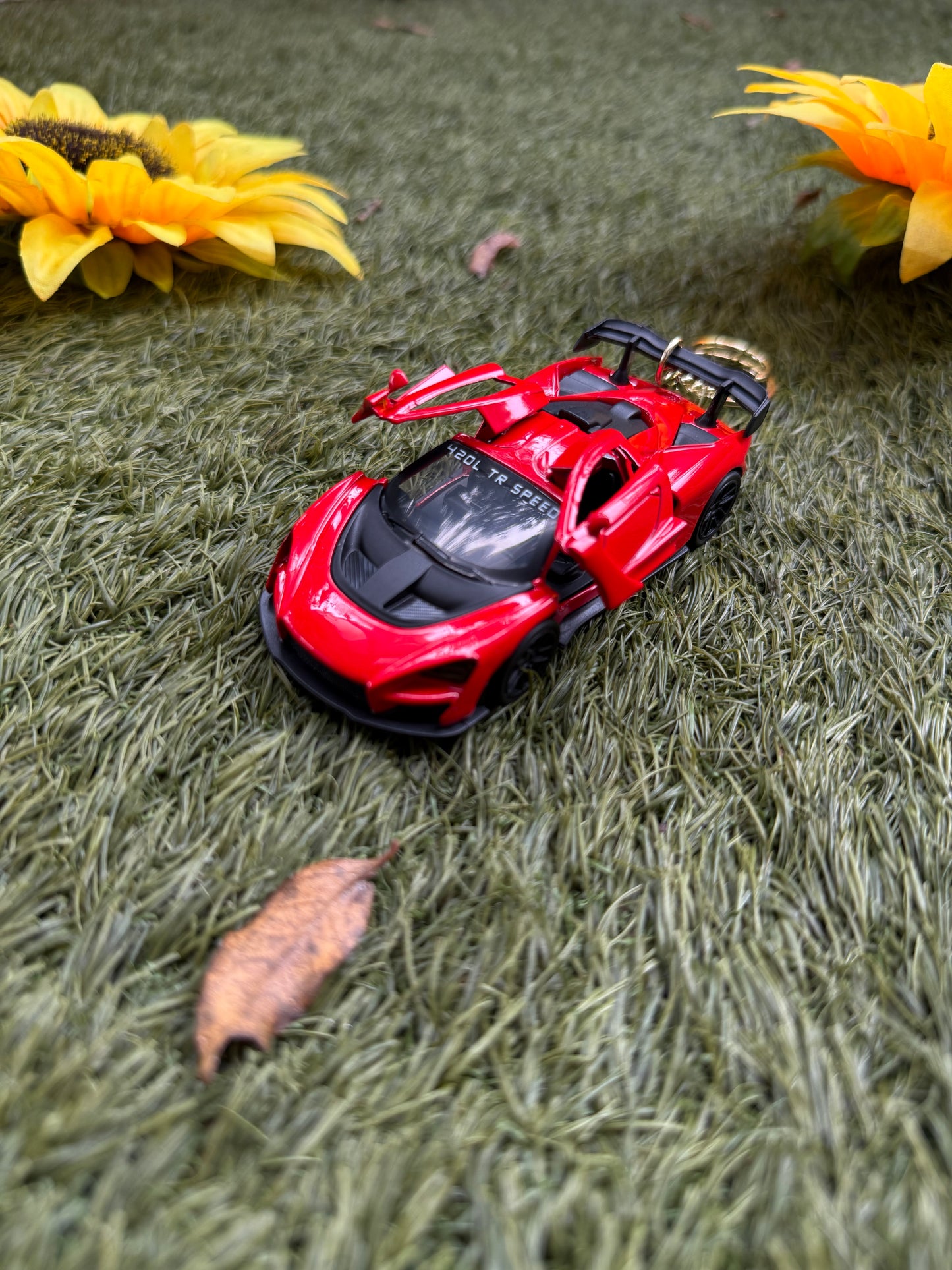 Premium McLaren Senna Metal Car Keychain – Speed, Style & Supercar Spirit