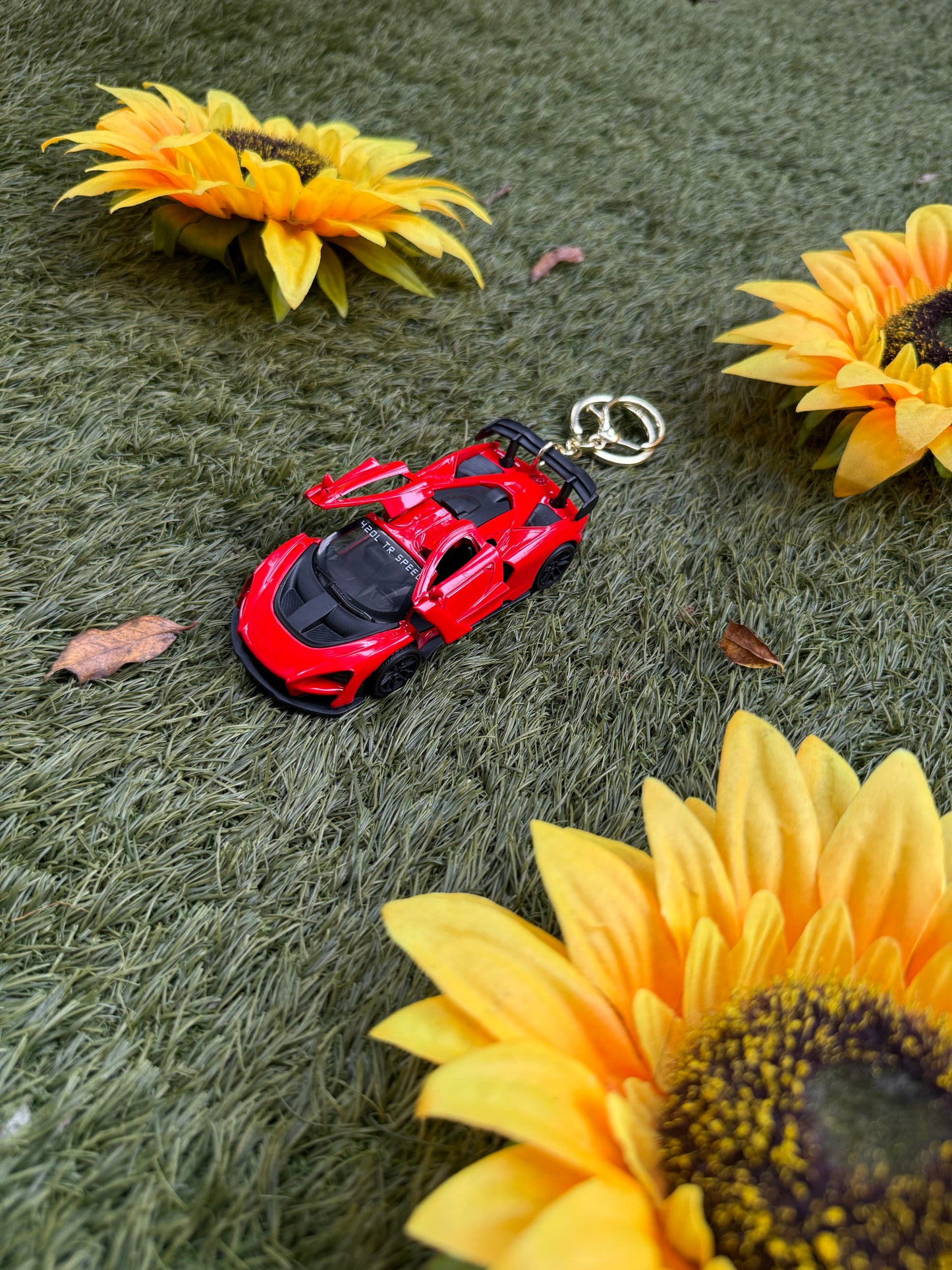 Premium McLaren Senna Metal Car Keychain – Speed, Style & Supercar Spirit