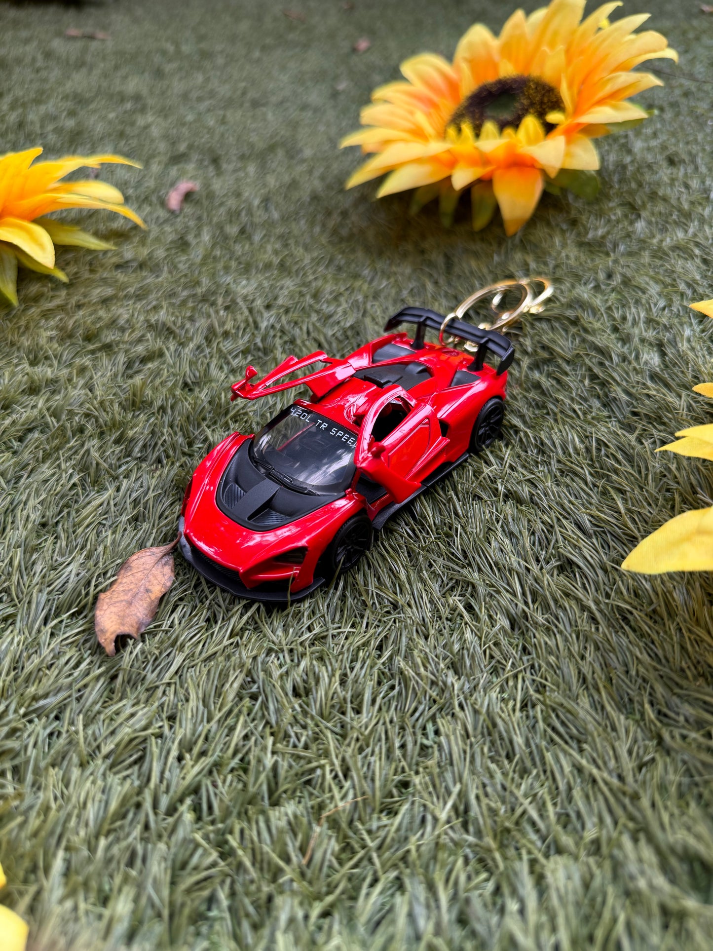 Premium McLaren Senna Metal Car Keychain – Speed, Style & Supercar Spirit