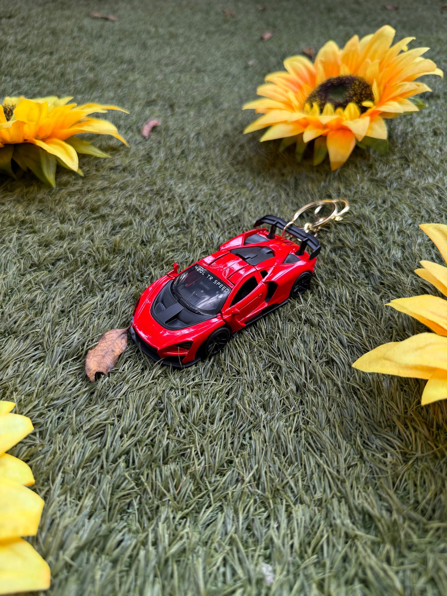 Premium McLaren Senna Metal Car Keychain – Speed, Style & Supercar Spirit