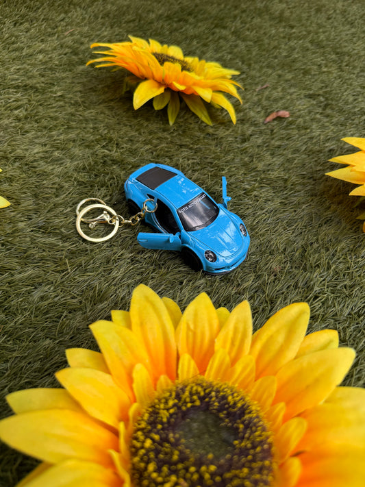 Premium Porsche 911 Metal Car Keychain – Timeless Luxury & Performance