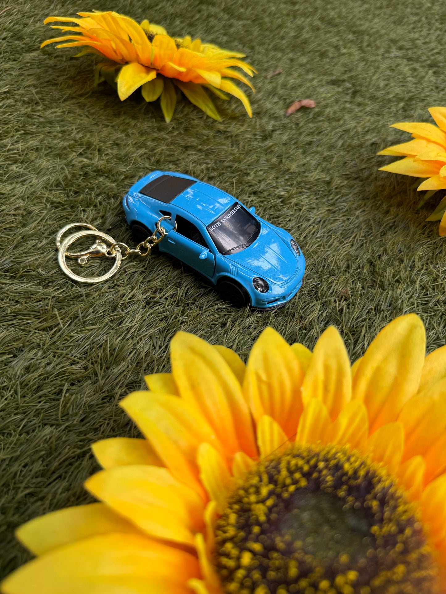 Premium Porsche 911 Metal Car Keychain – Timeless Luxury & Performance