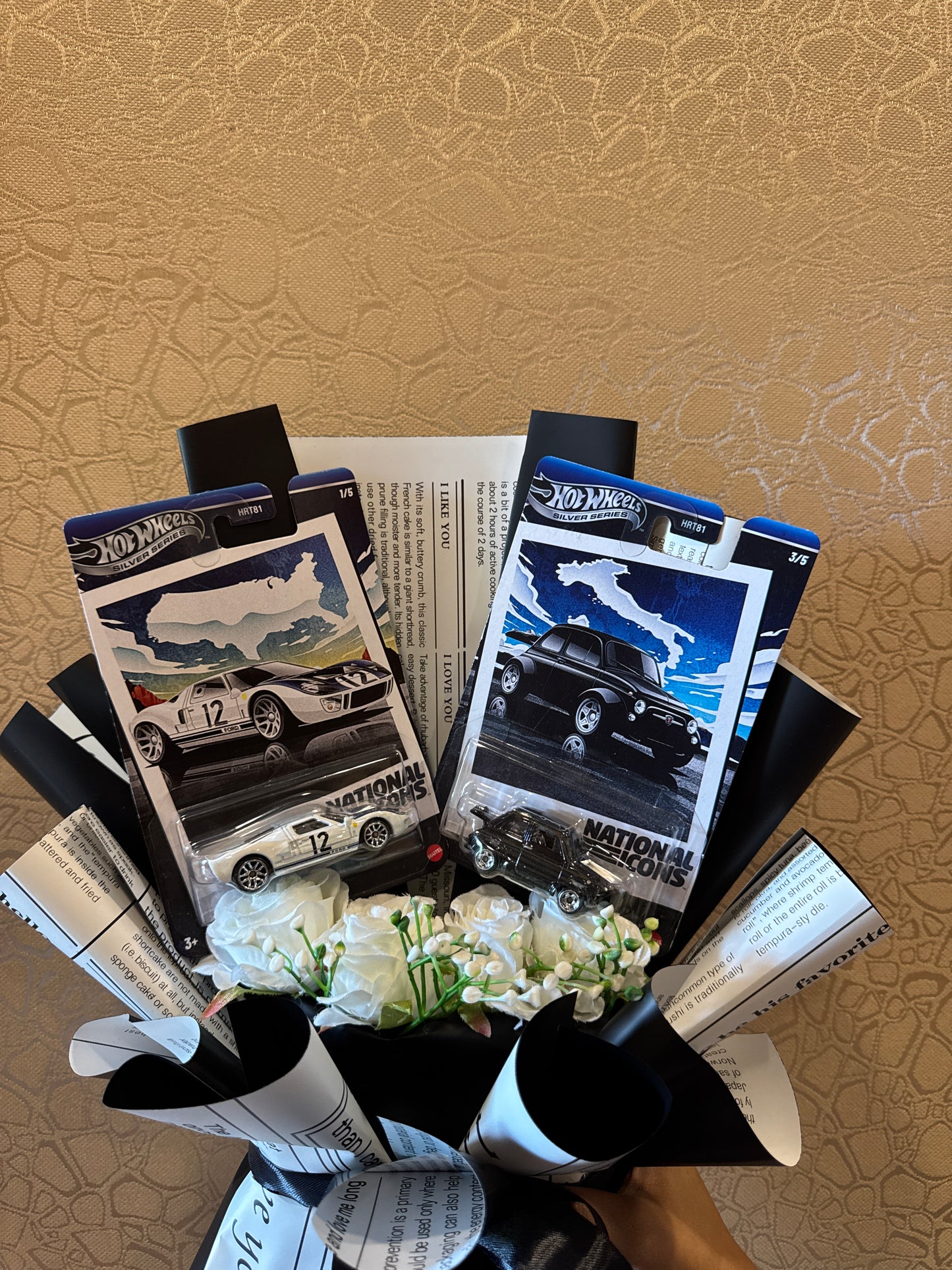 Hot Wheels “National Icons” Collectible Bouquet – Twin Car Gift with Roses