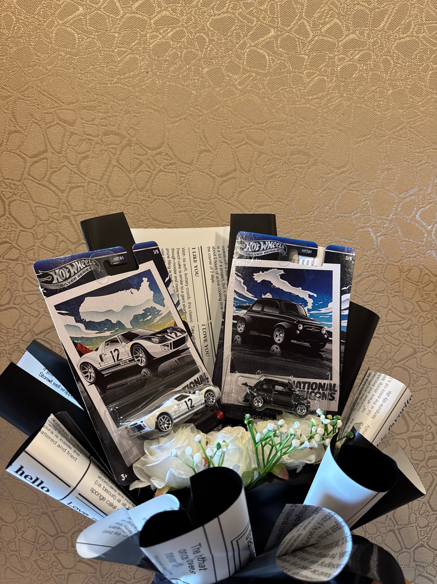 Hot Wheels “National Icons” Collectible Bouquet – Twin Car Gift with Roses