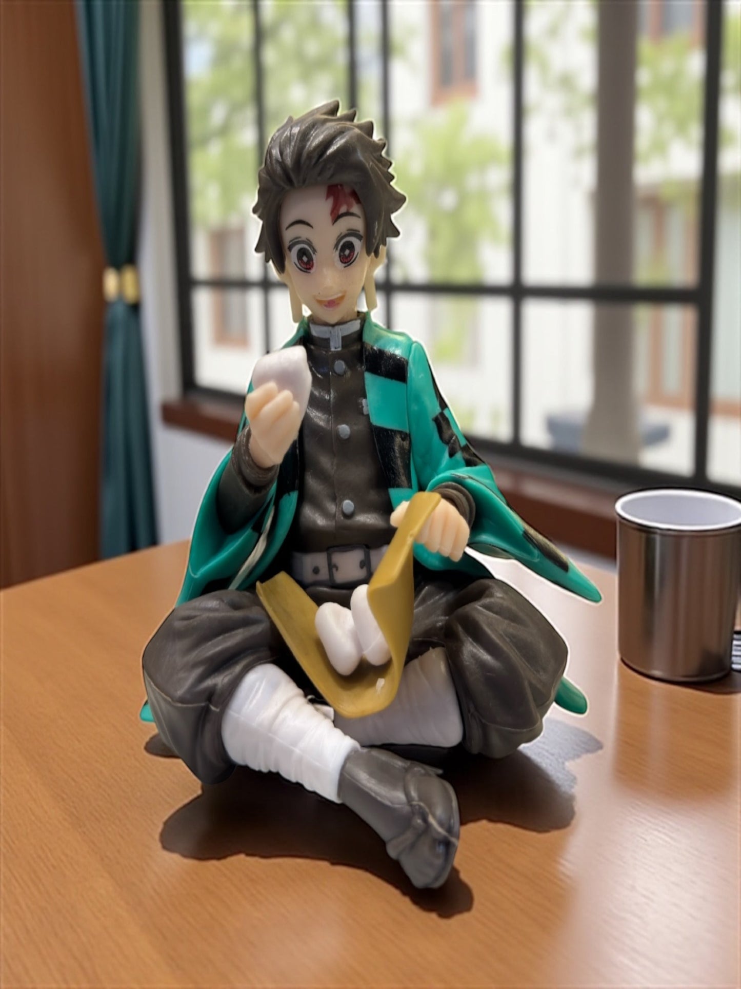 Tanjiro Kamado Eating Rice Ball Action Figur
