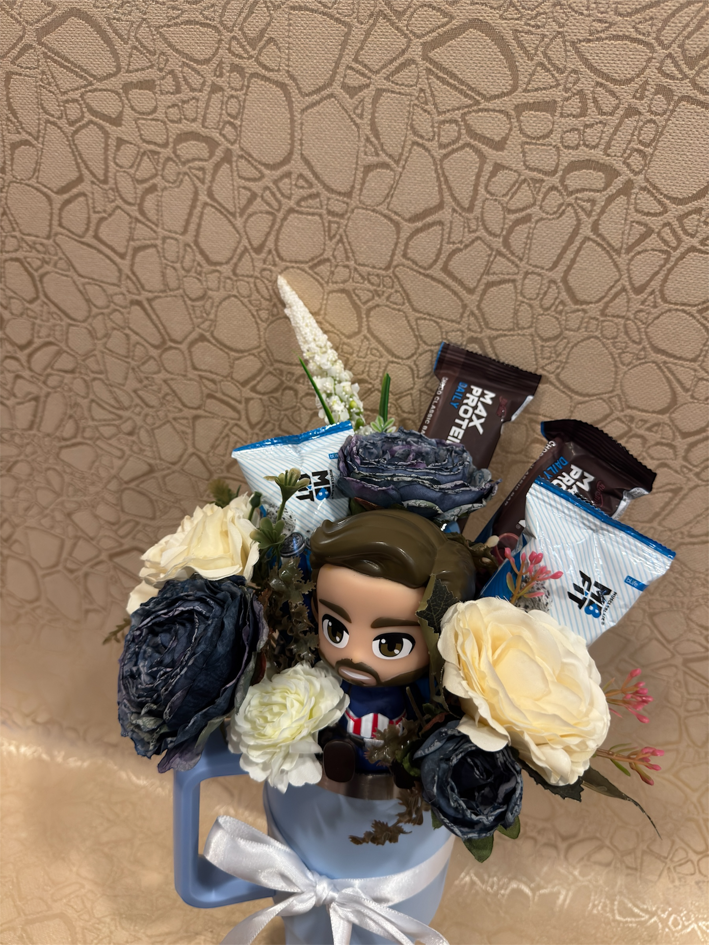 The Protein Tumbler - Captain America protein bar gift set