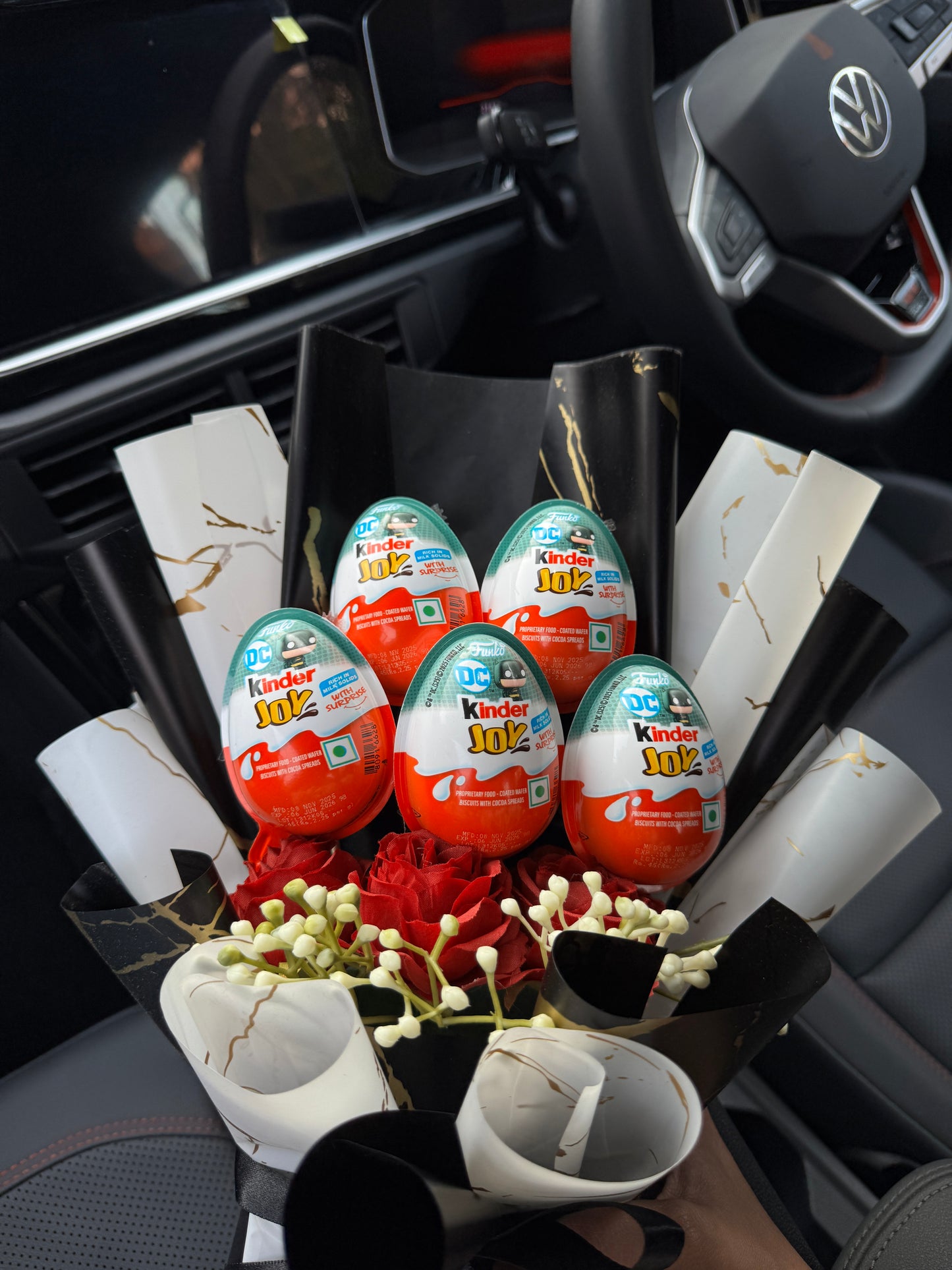 DC Batman Kinder Joy Bouquet – Luxe Black & Gold Edition