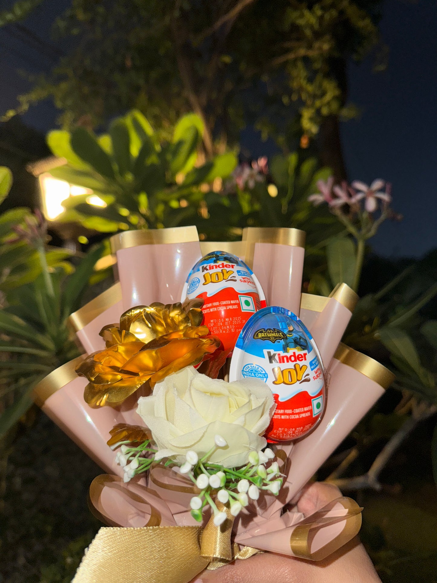 Batman Batwheels Kinder Joy Mini Bouquet – A Heroic Treat with Golden Elegance