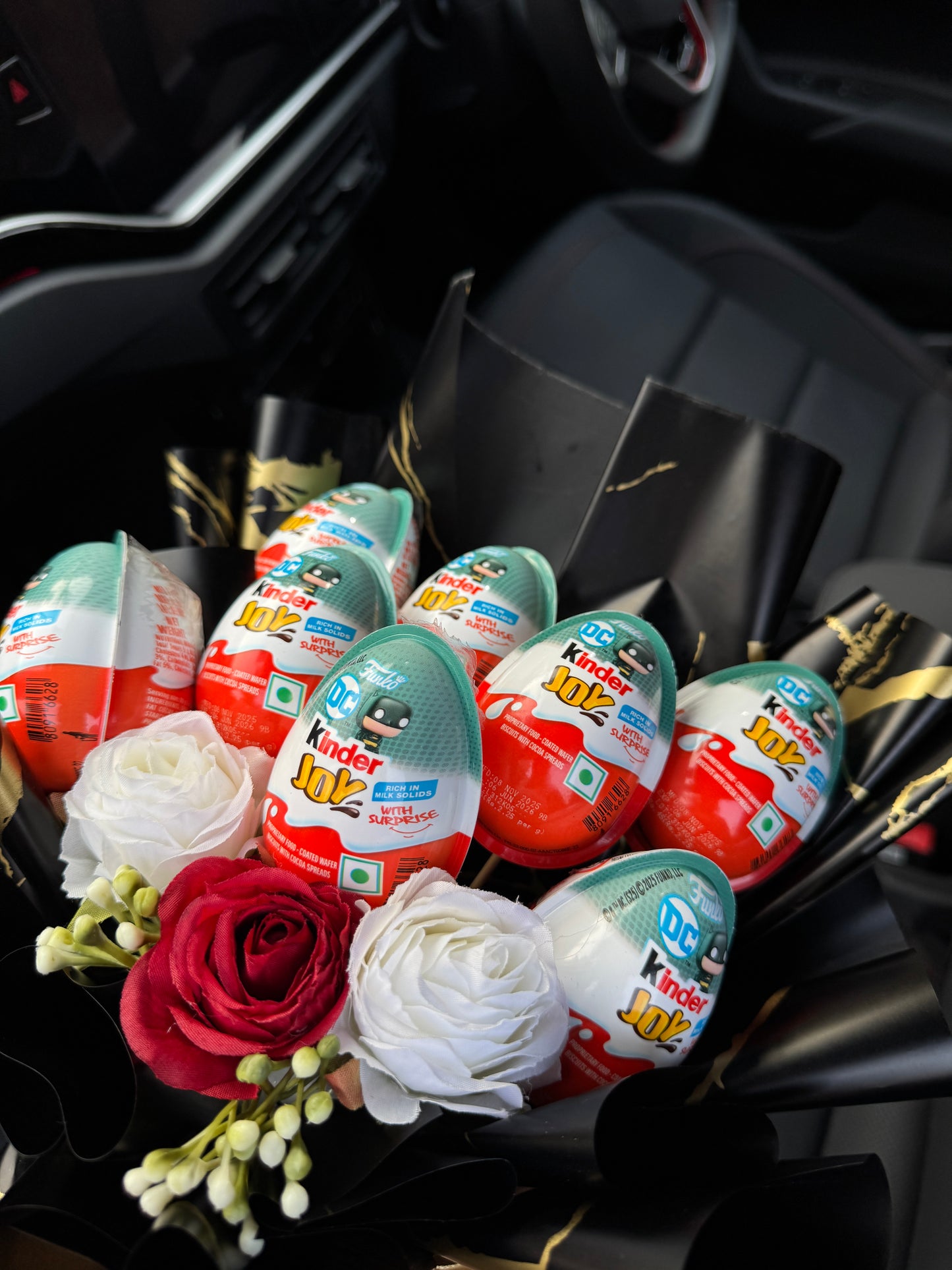 DC Batman Kinder Joy Bouquet – Royal Gold Edition