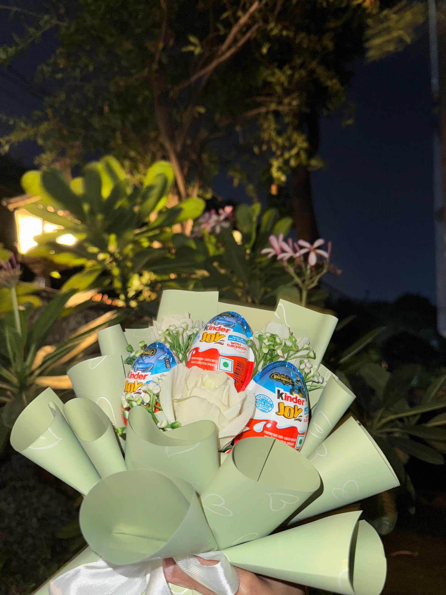 Batman Batwheels Kinder Joy Bouquet – A Sweet Surprise in Pista Green