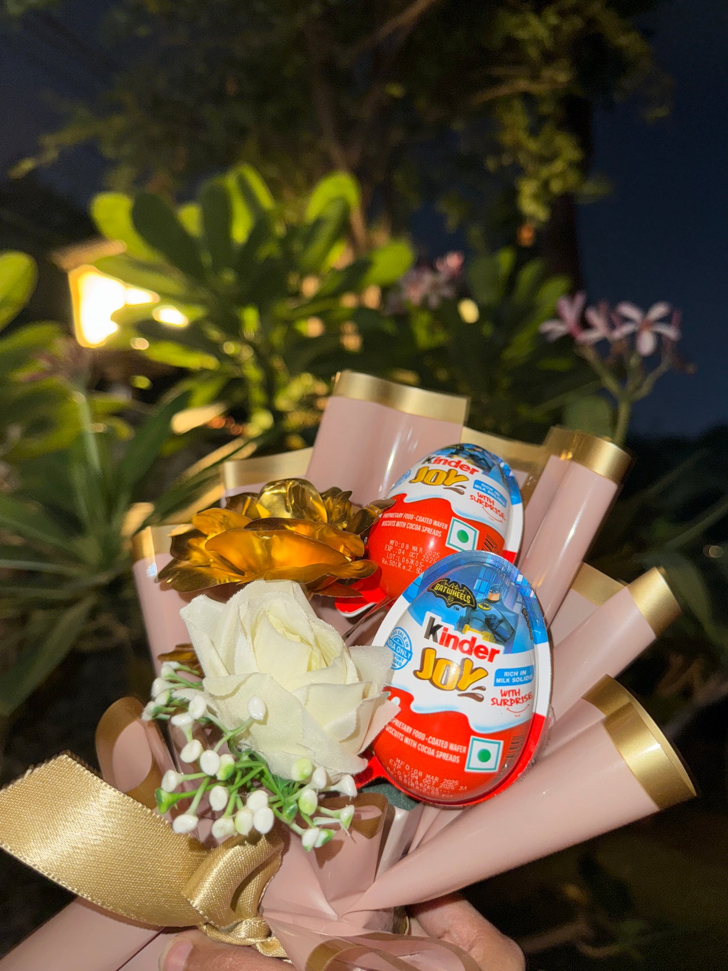 Batman Batwheels Kinder Joy Mini Bouquet – A Heroic Treat with Golden Elegance
