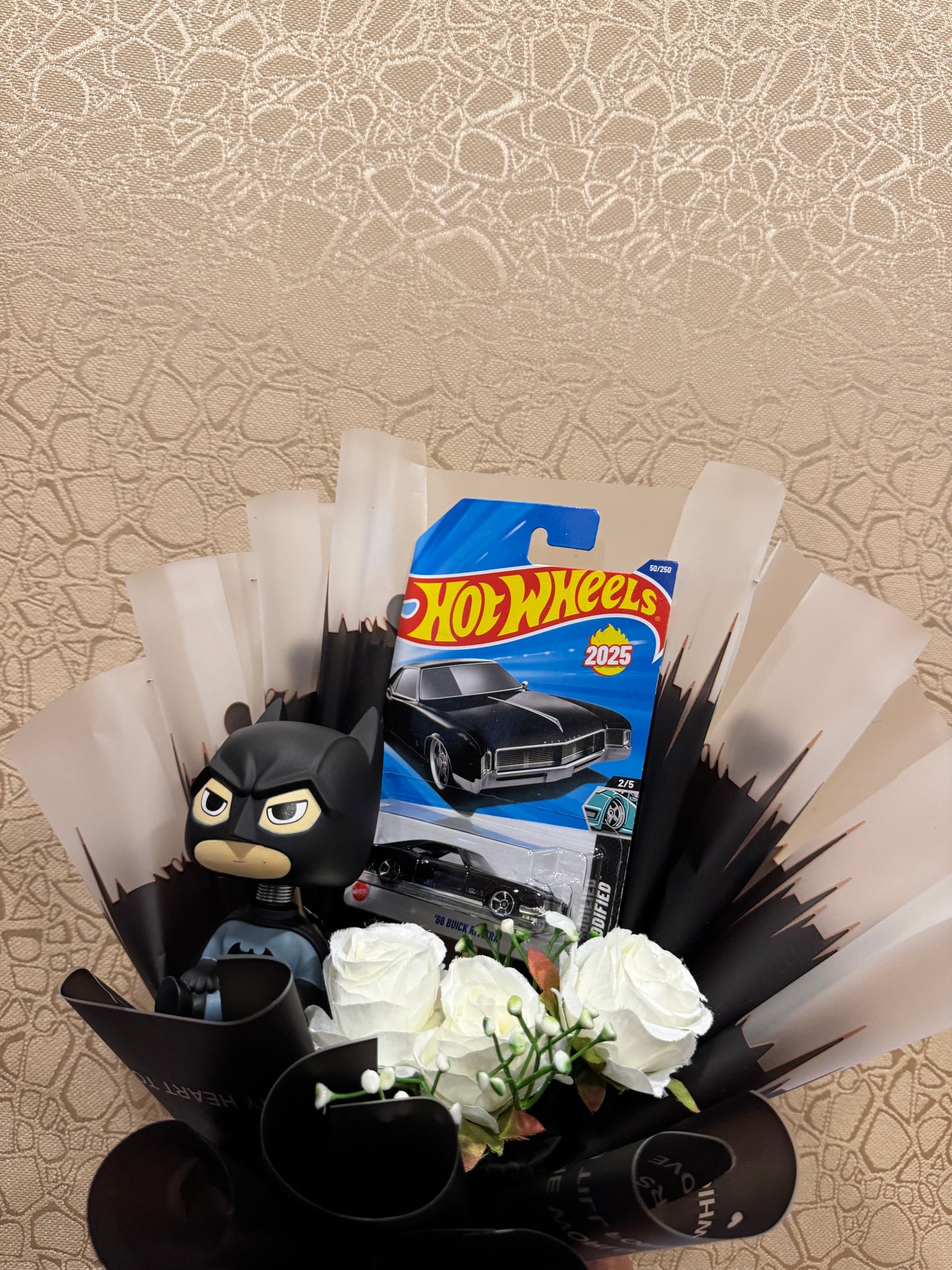 Hot Wheels Bouquet-66 Riviera Bat-Bloom