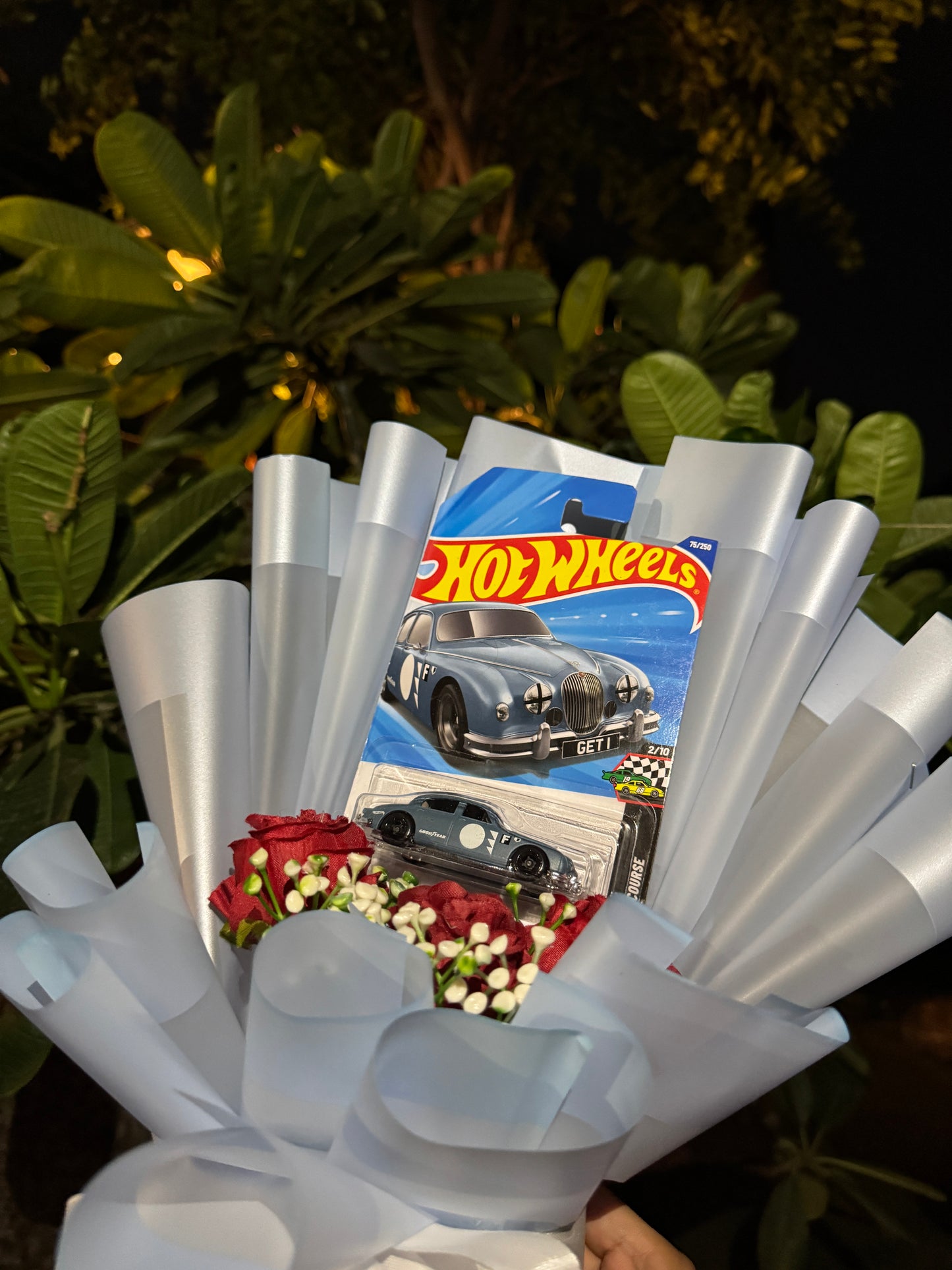 Jaguar MK1 Hot Wheels Bouquet - The - Classic Legend Edition