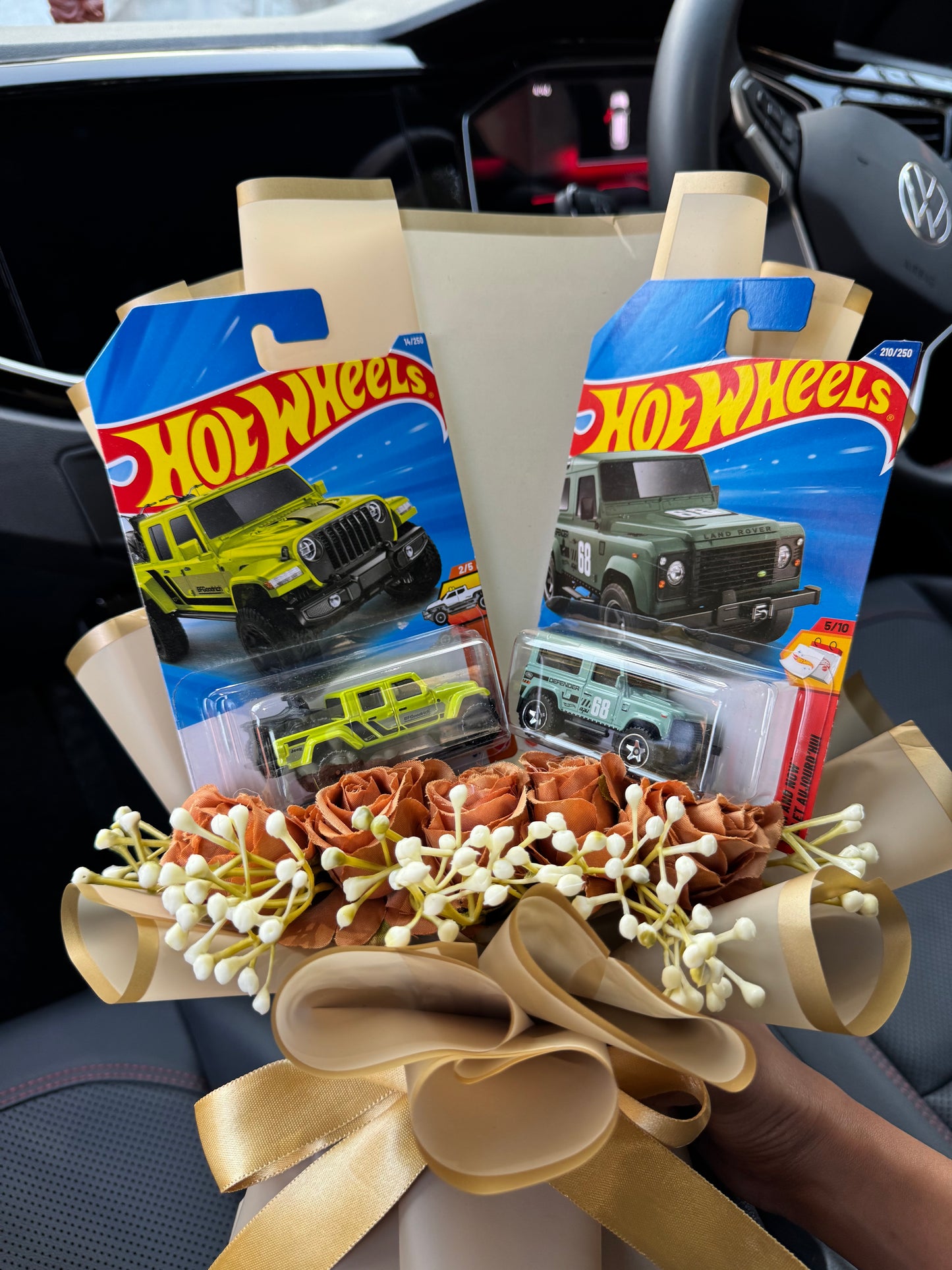20 Jeep & Defender 90 Hot Wheels Bouquet – Built for roads that don’t exist
