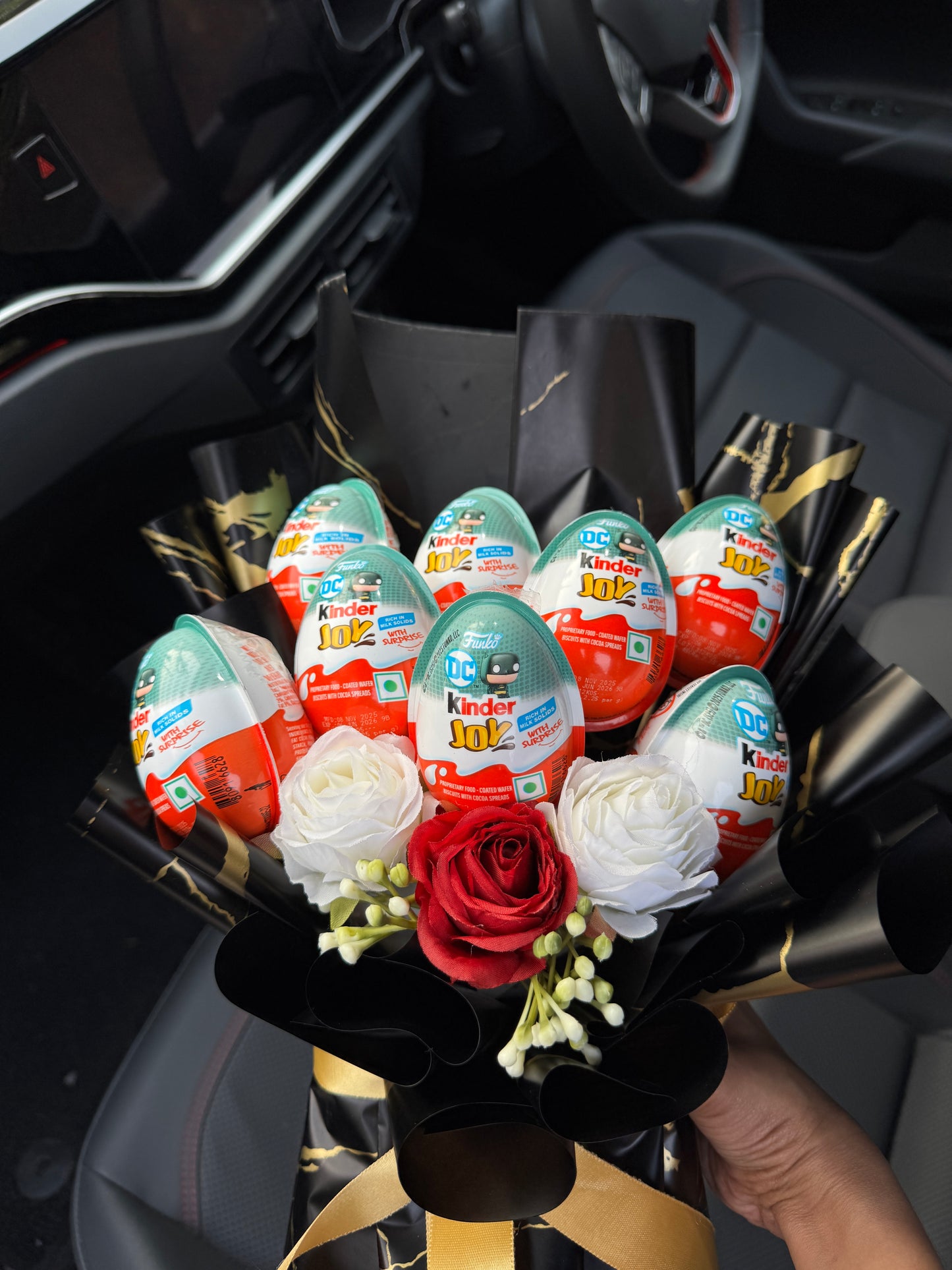 DC Batman Kinder Joy Bouquet – Royal Gold Edition