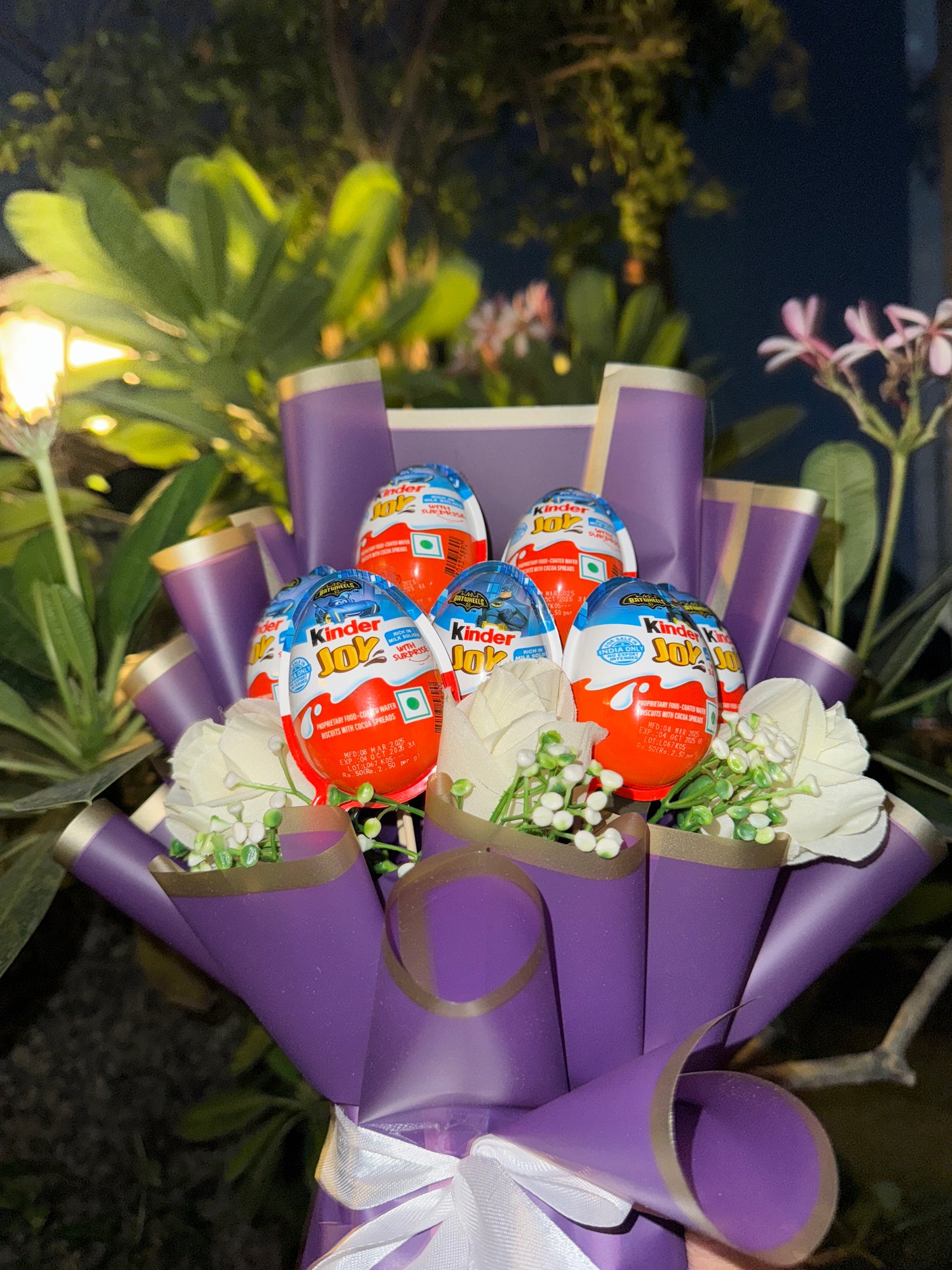 Batman Batwheels Kinder Joy Bouquet – A Heroic Treat Full of Surprises (7 Pieces)