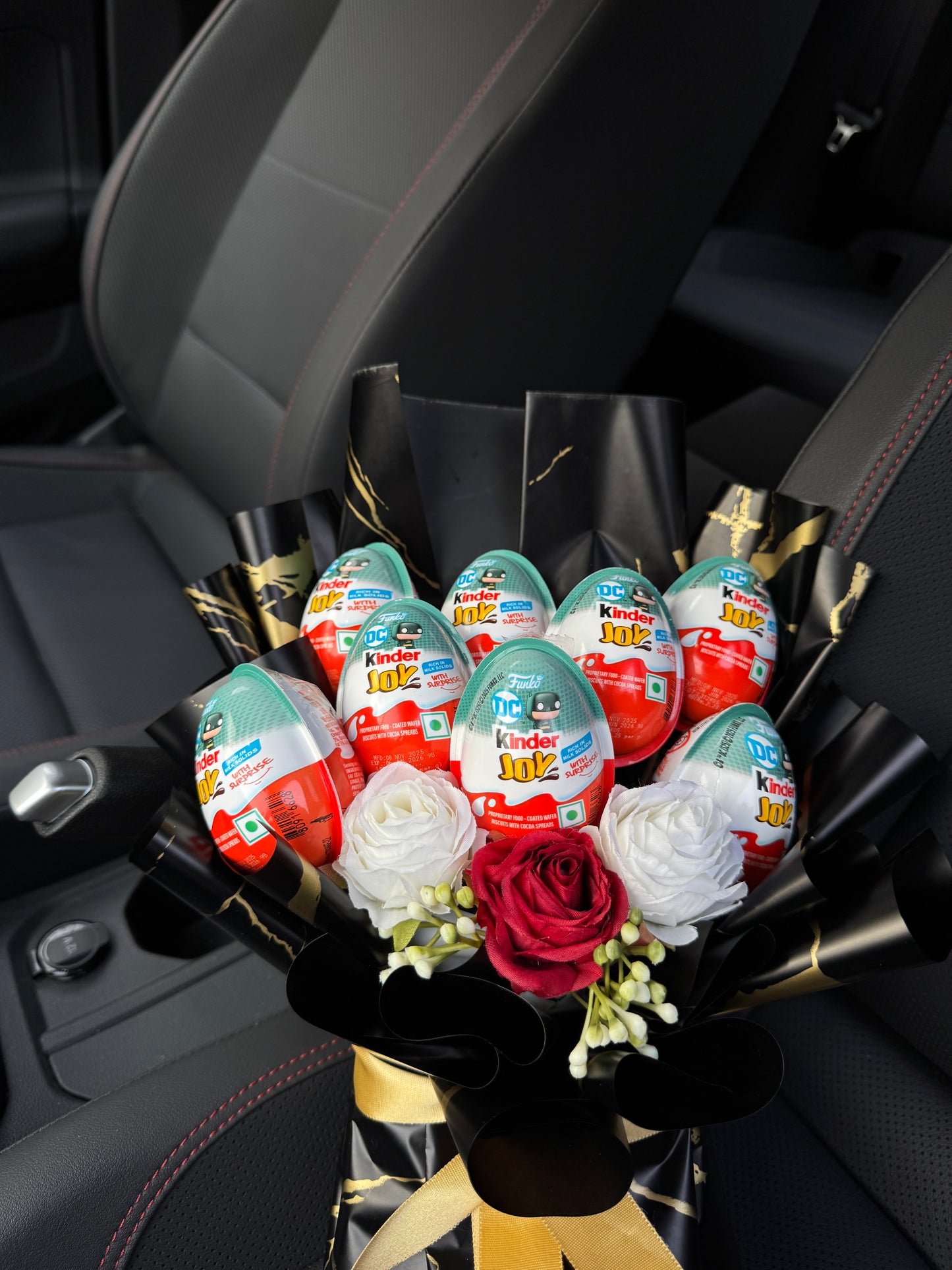DC Batman Kinder Joy Bouquet – Royal Gold Edition