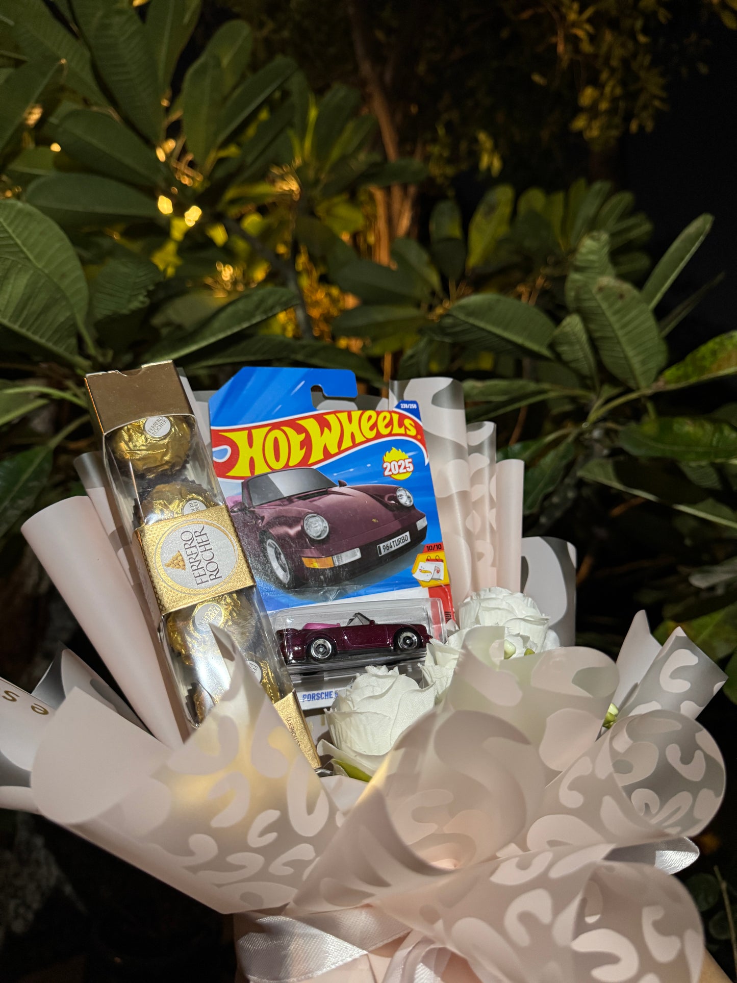 Hot Wheels Porsche 911 Turbo Bouquet with Ferrero Rocher - Royal Rich Edition