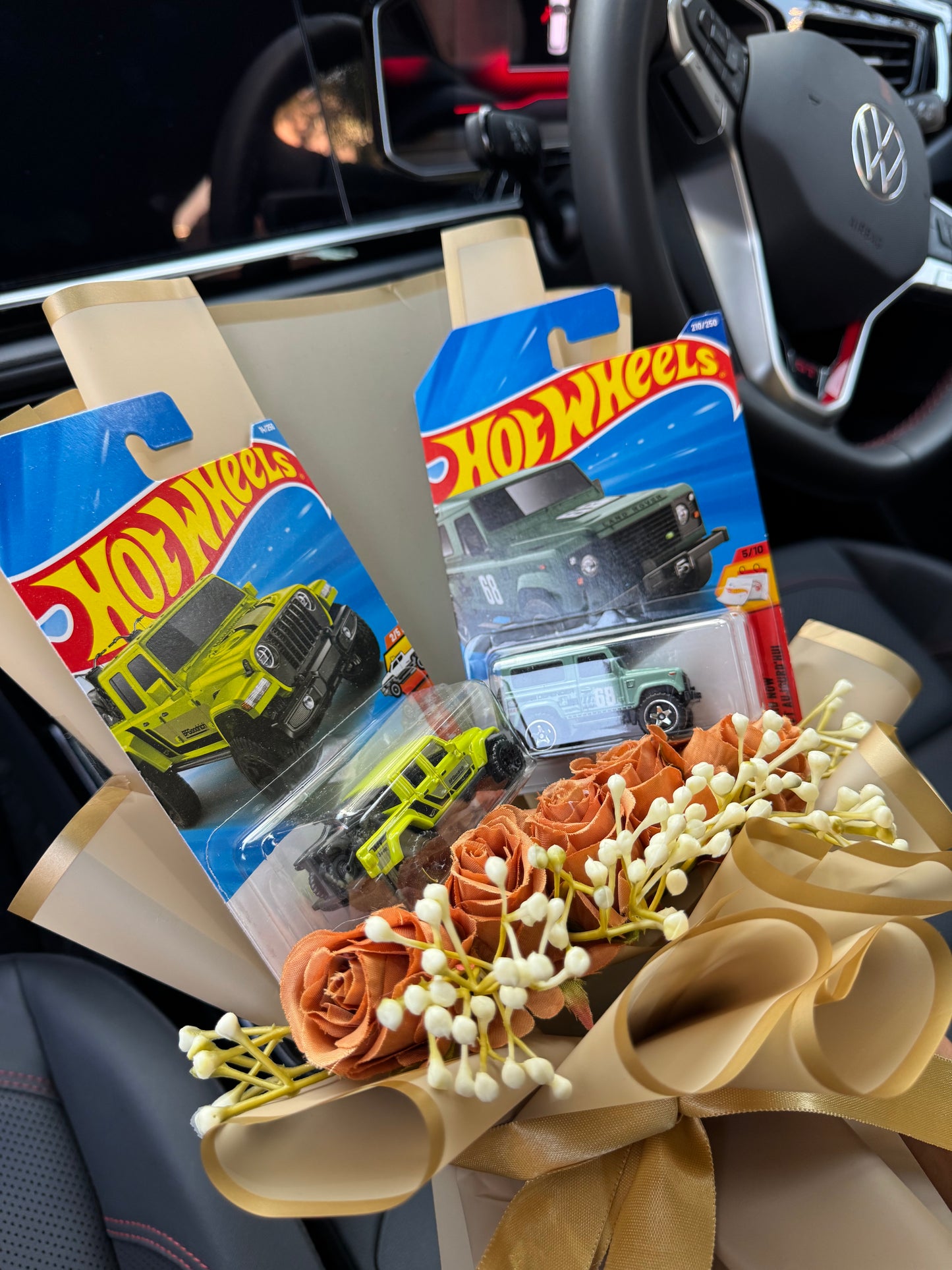 20 Jeep & Defender 90 Hot Wheels Bouquet – Built for roads that don’t exist