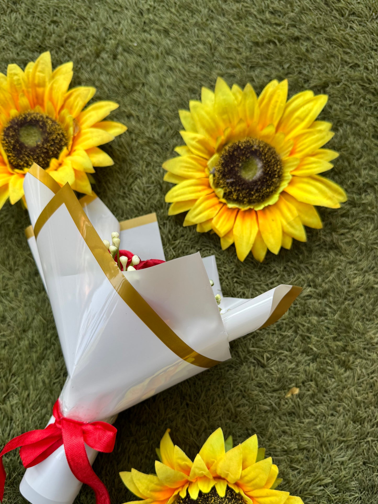 Cute Red Rose Bouquet – A Special Gesture of Love