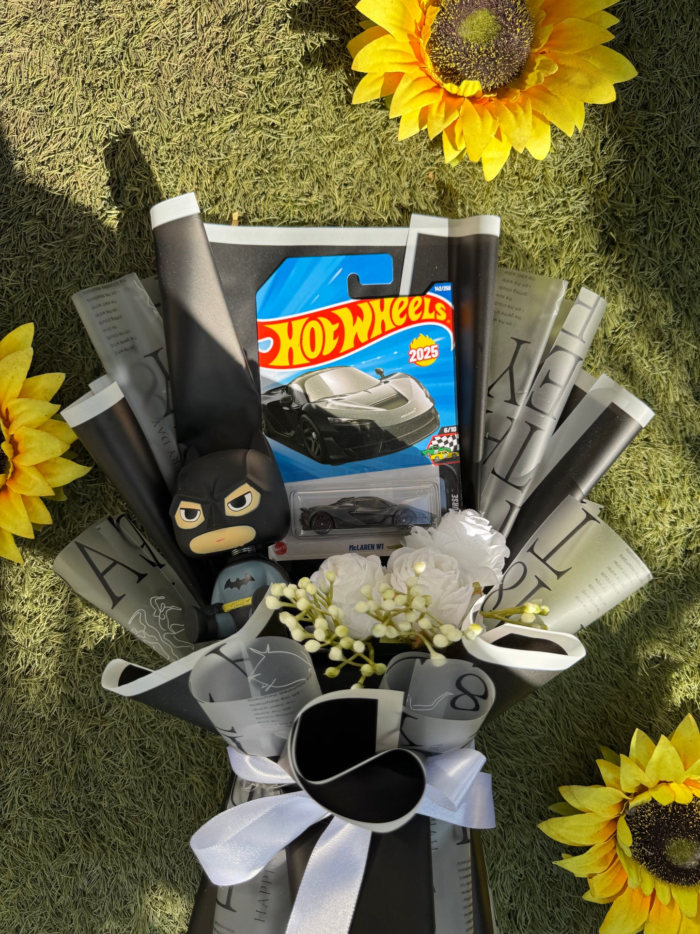 McLaren W1 Hot Wheels Bouquet – Dark. Bold. Batman energy