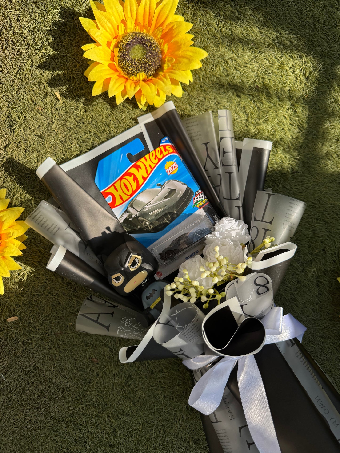 McLaren W1 Hot Wheels Bouquet – Dark. Bold. Batman energy