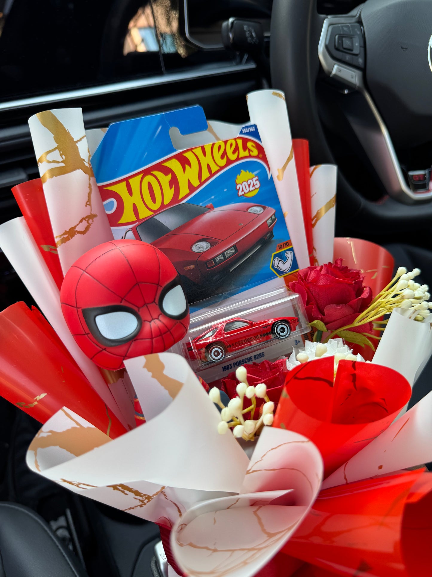 1983 Porsche 928S Hot Wheels Bouquet – Spider-Man love, felt deeply