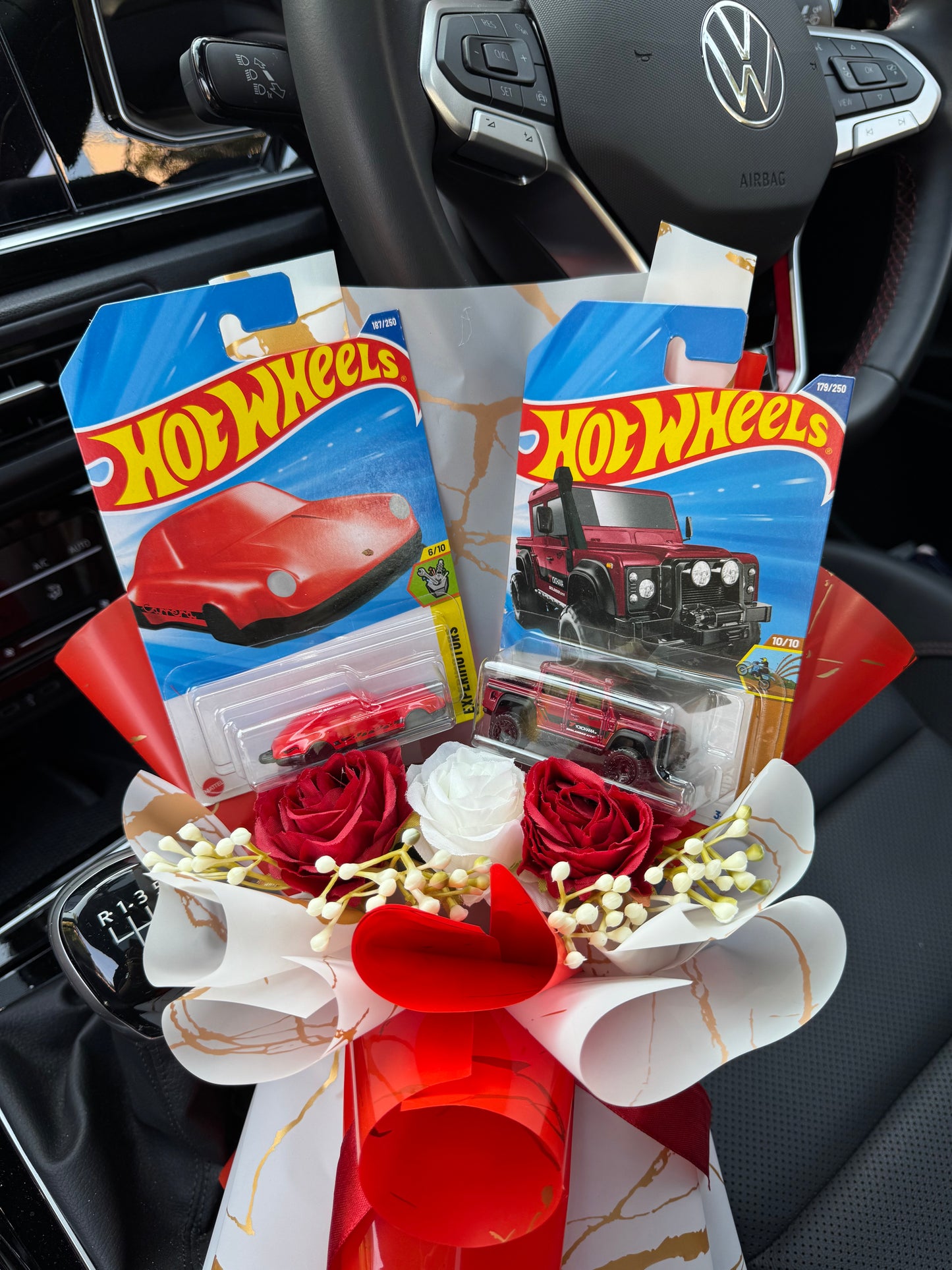 Defender and Porsche Hot Wheels Bouquet – Where adventure meets speed