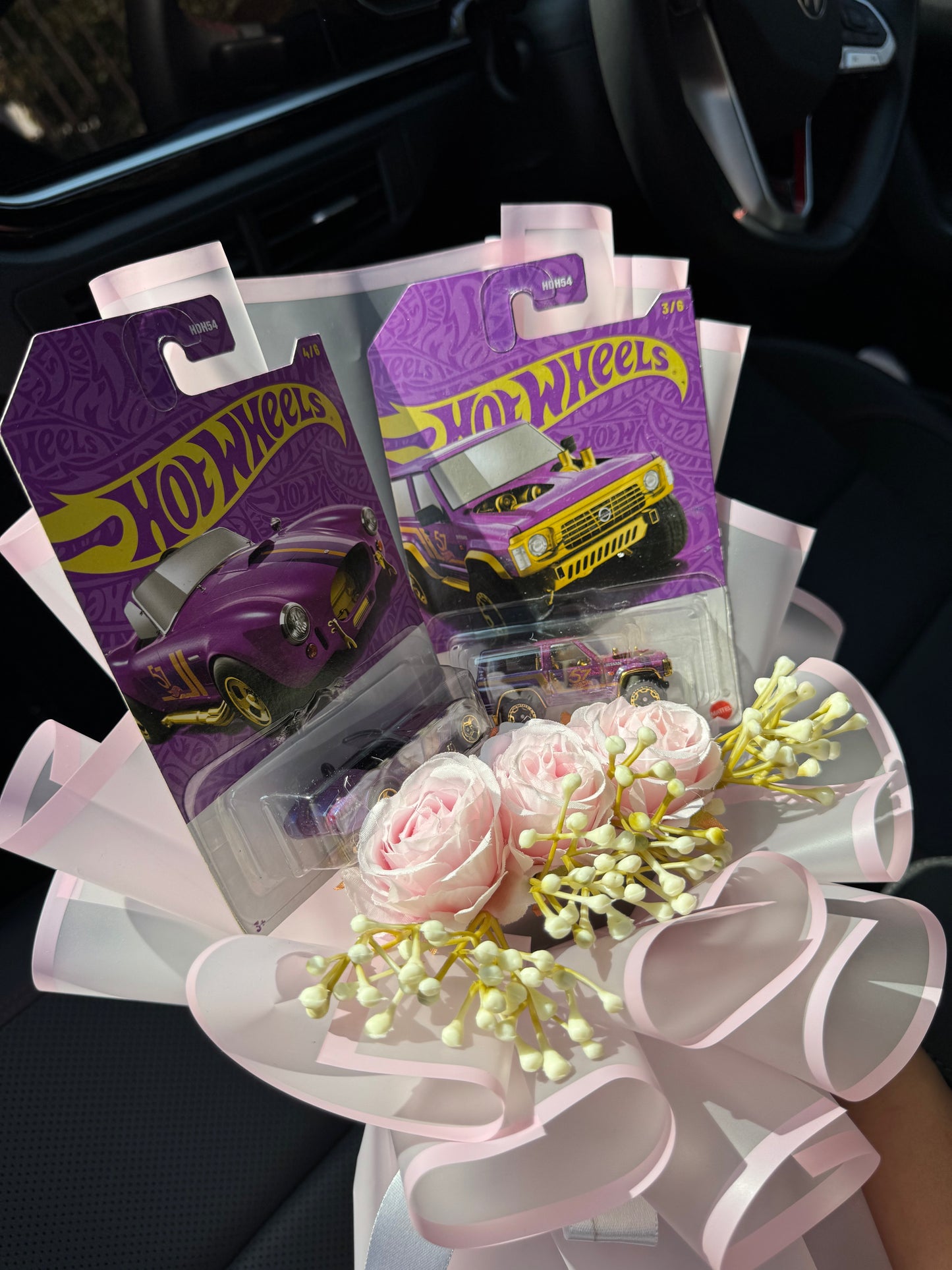 Nissan Patrol & Shelby Cobra Hot Wheels Bouquet – Heritage wrapped in hHorsepower