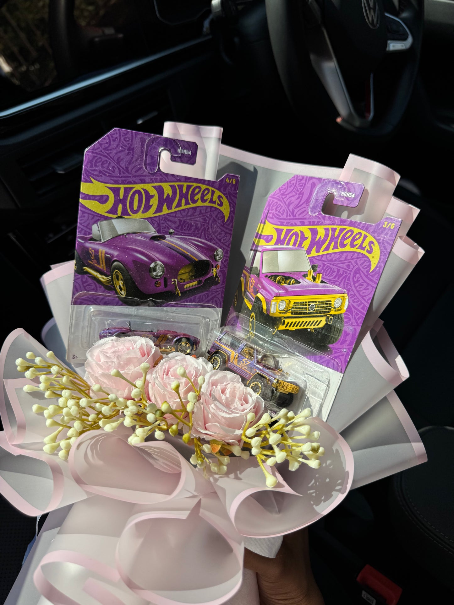 Nissan Patrol & Shelby Cobra Hot Wheels Bouquet – Heritage wrapped in hHorsepower