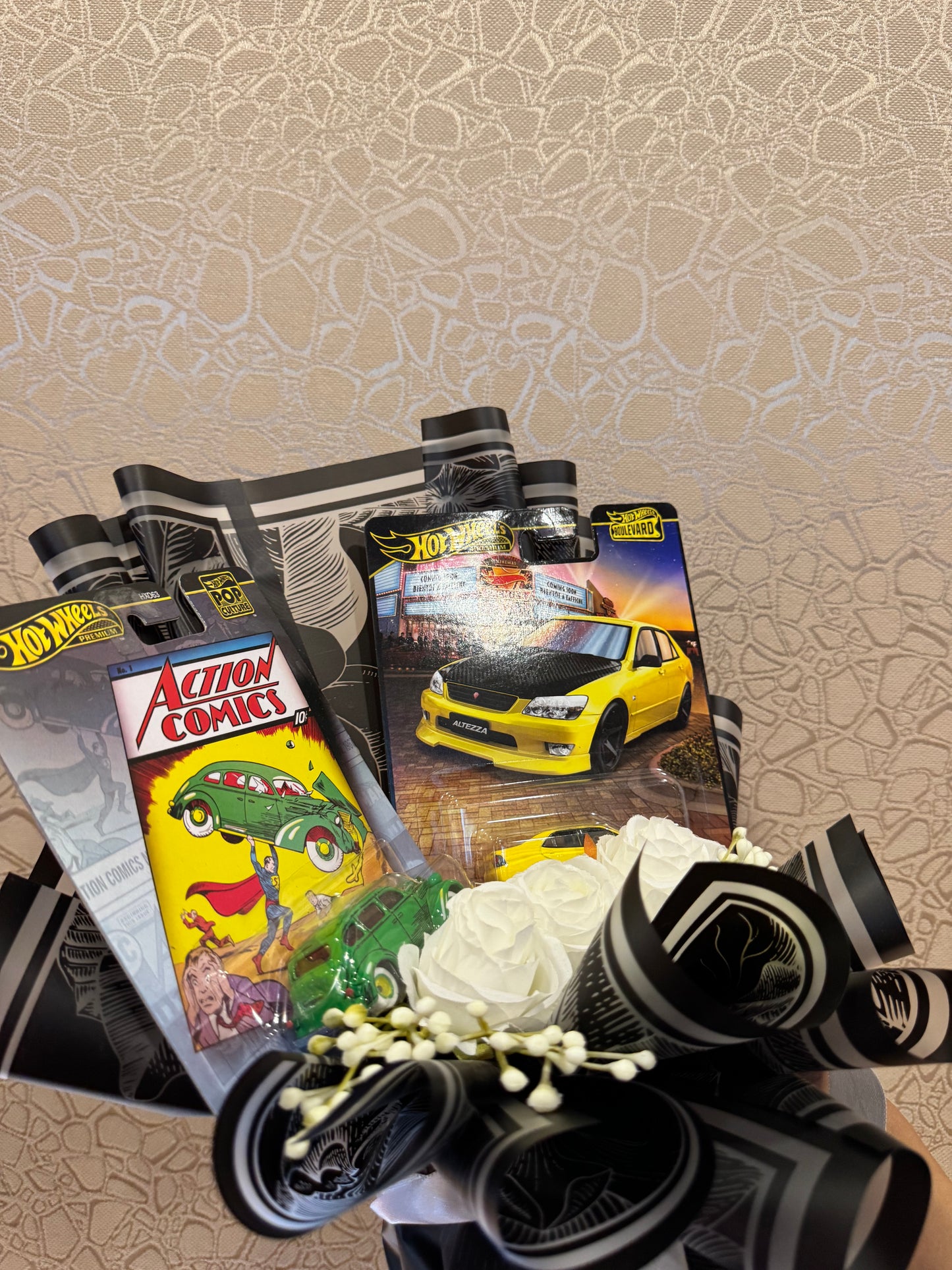 Hot Wheels Action Sedan & Toyota Altezza Bouquet – Vintage story, modern speed