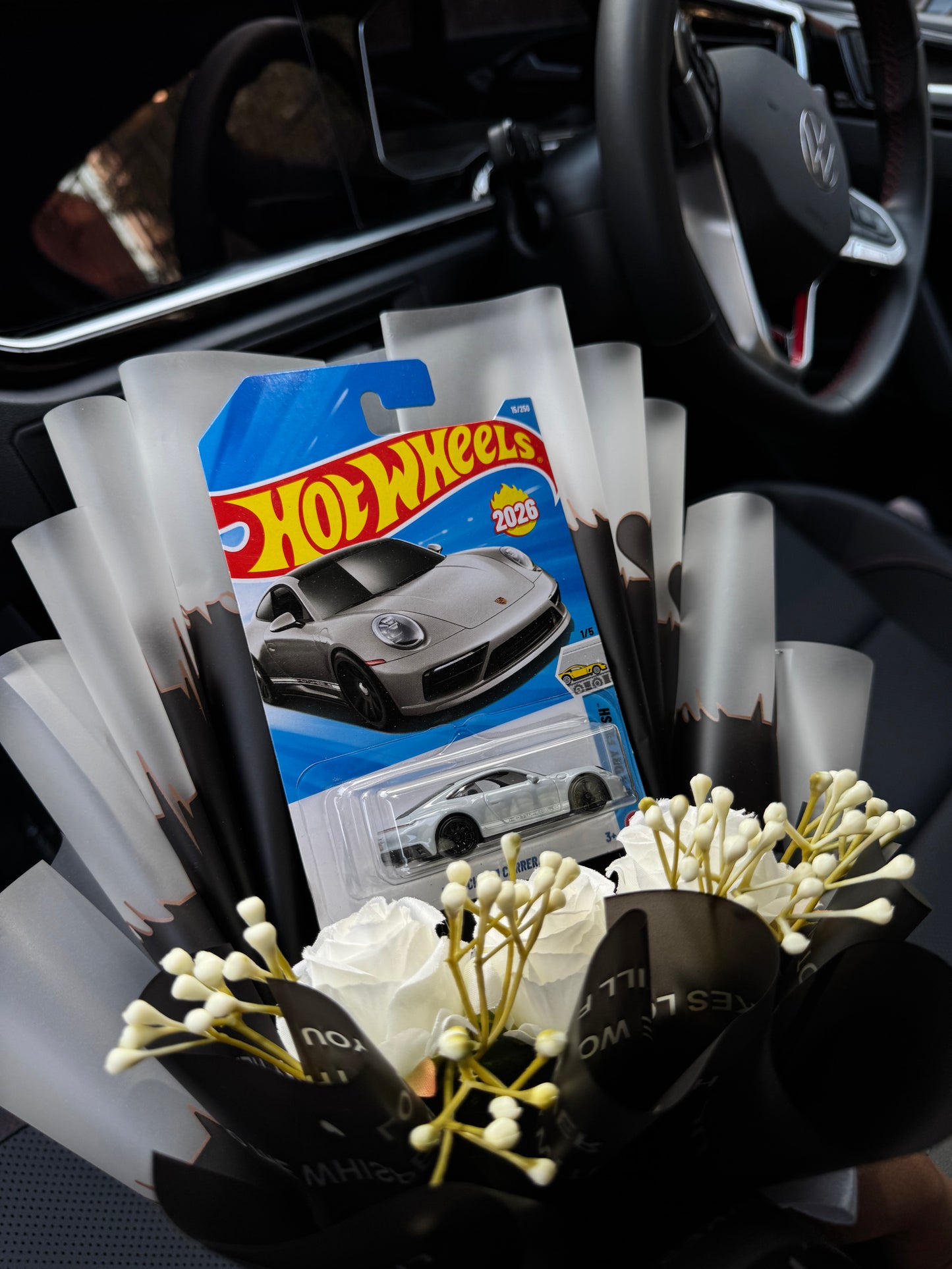 Porsche 911 Carrera T Hot Wheels Bouquet – For hearts that race in luxury