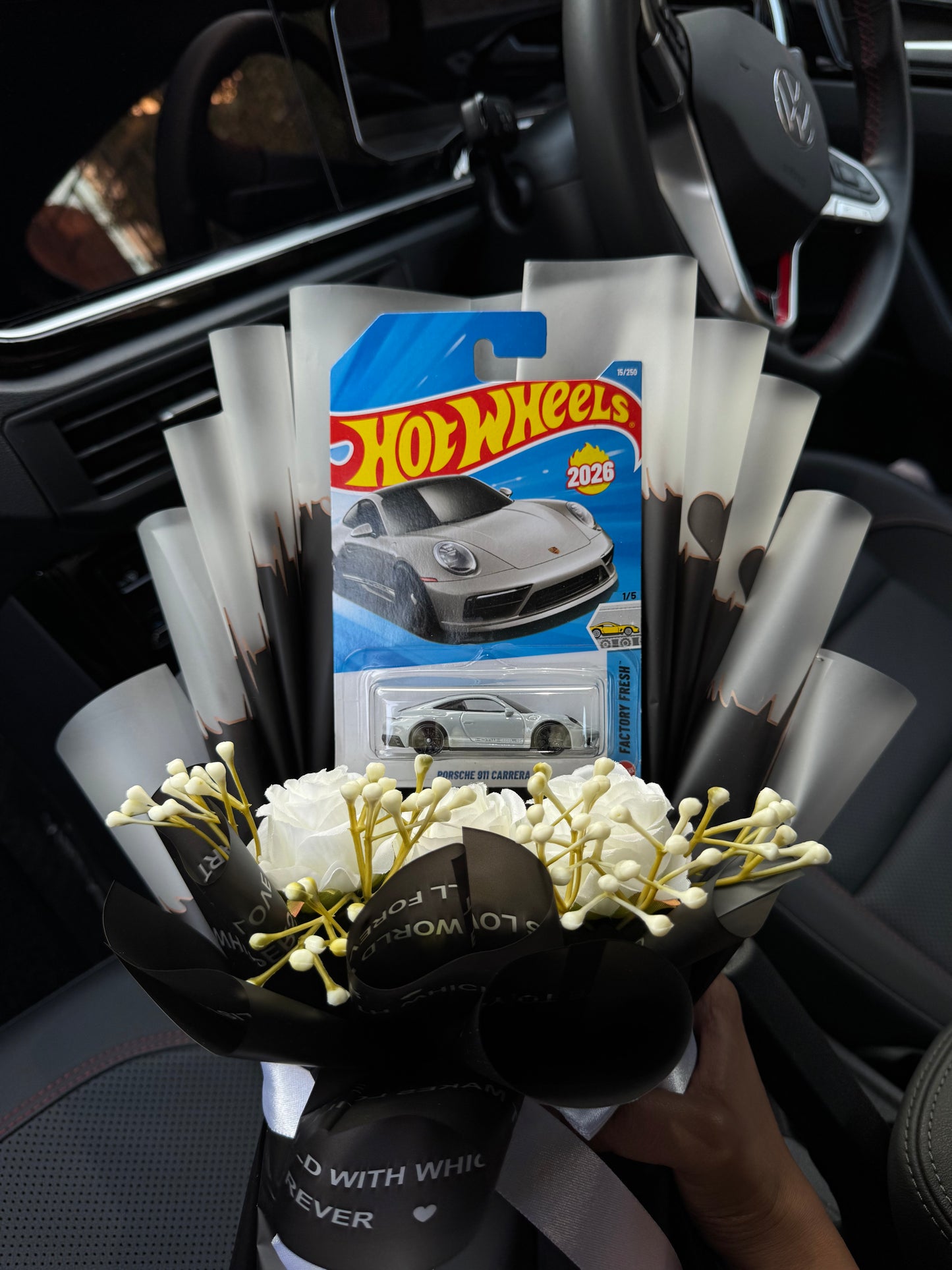 Porsche 911 Carrera T Hot Wheels Bouquet – For hearts that race in luxury