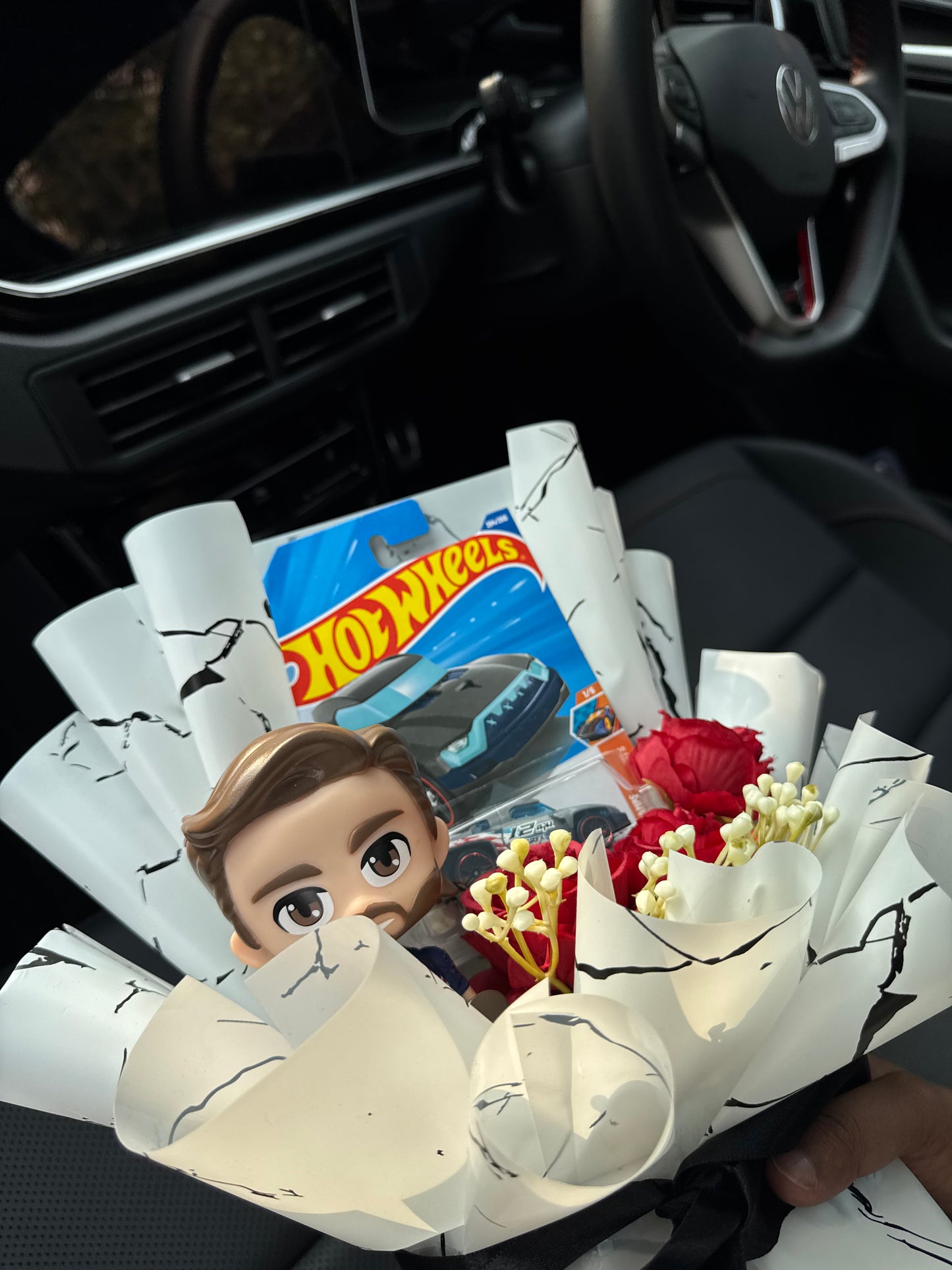 Hot Wheels Captain America Bouquet – Shield Of Power, Heart Of Steel