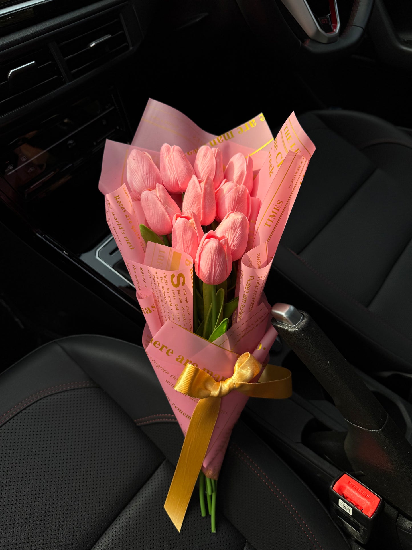 Pink Tulip Bouquet – Not Loud, Just Unforgettable