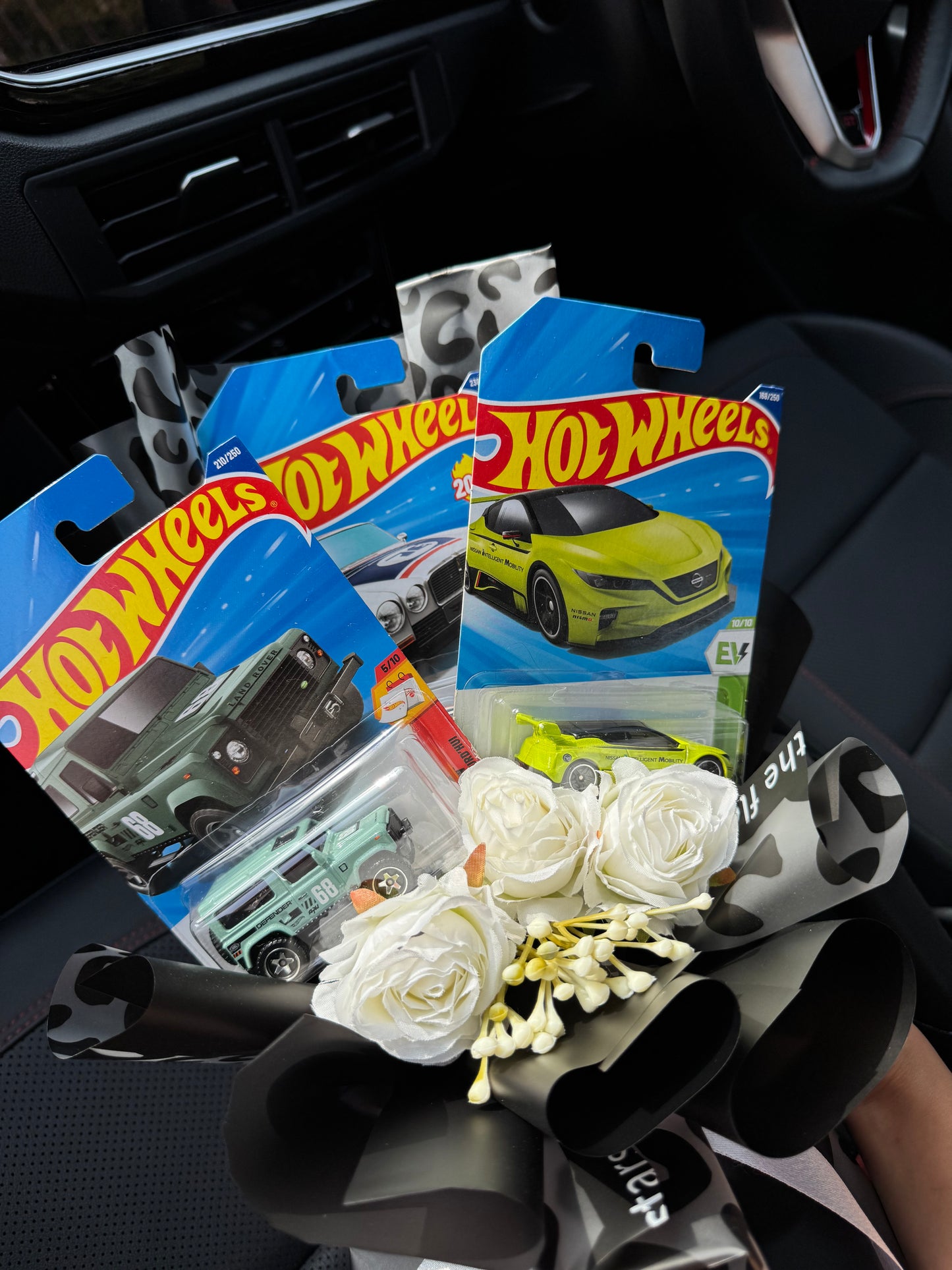 Premium Hot Wheels Bouquet – Icons on Wheels, Wrapped to Impress