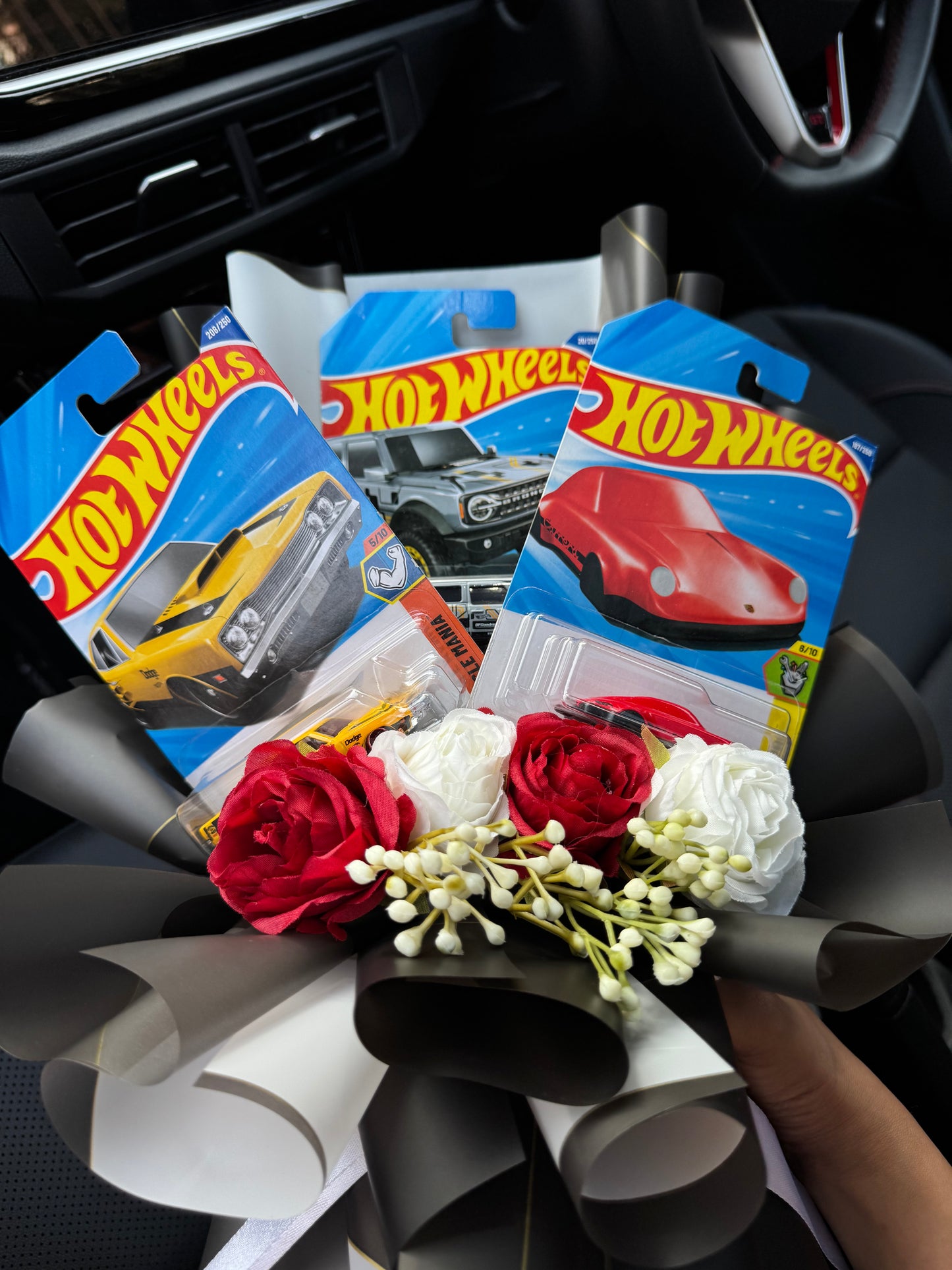 Premium Hot Wheels Bouquet – Classic Muscle Meets Modern Power