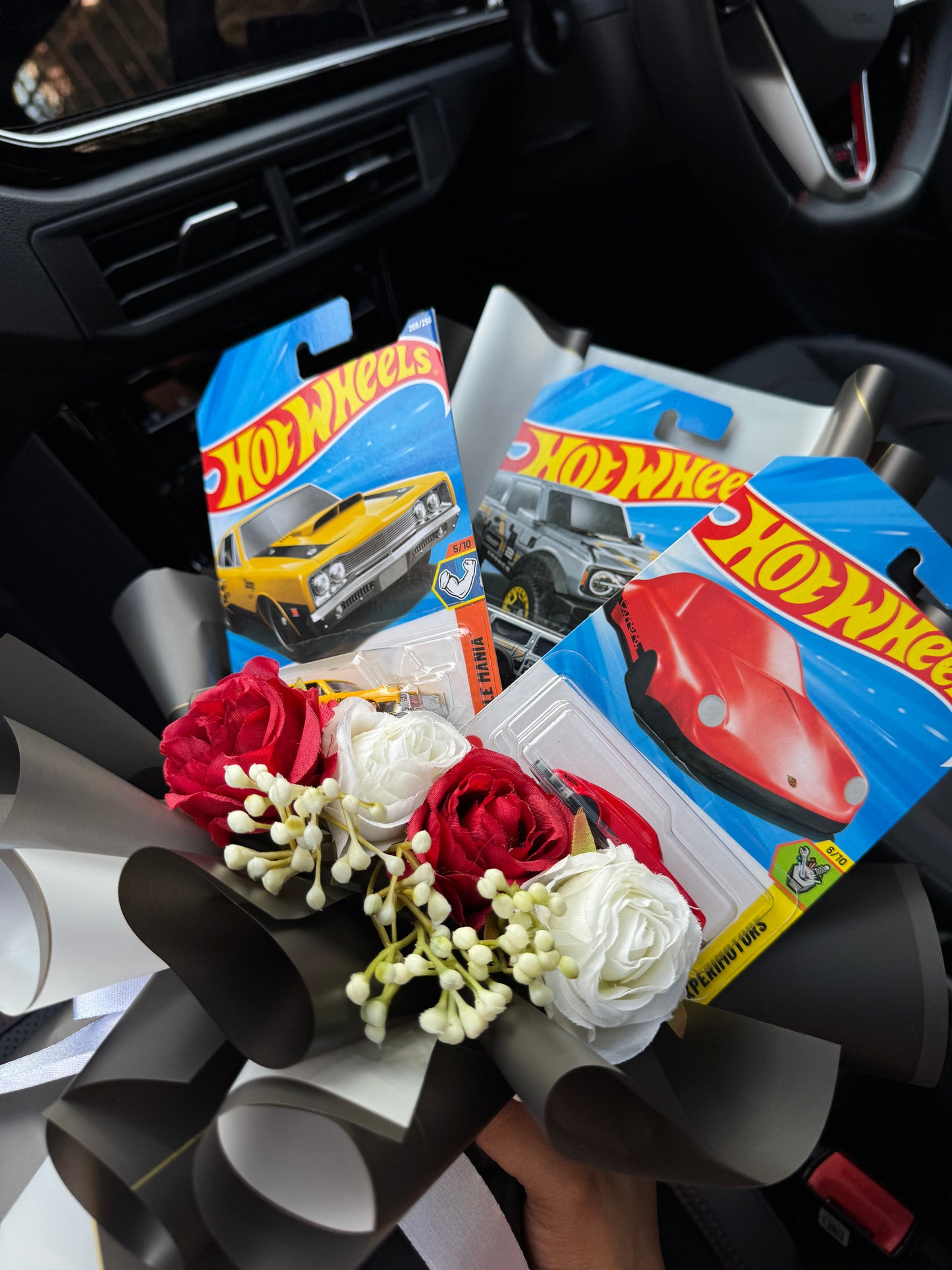 Premium Hot Wheels Bouquet – Classic Muscle Meets Modern Power