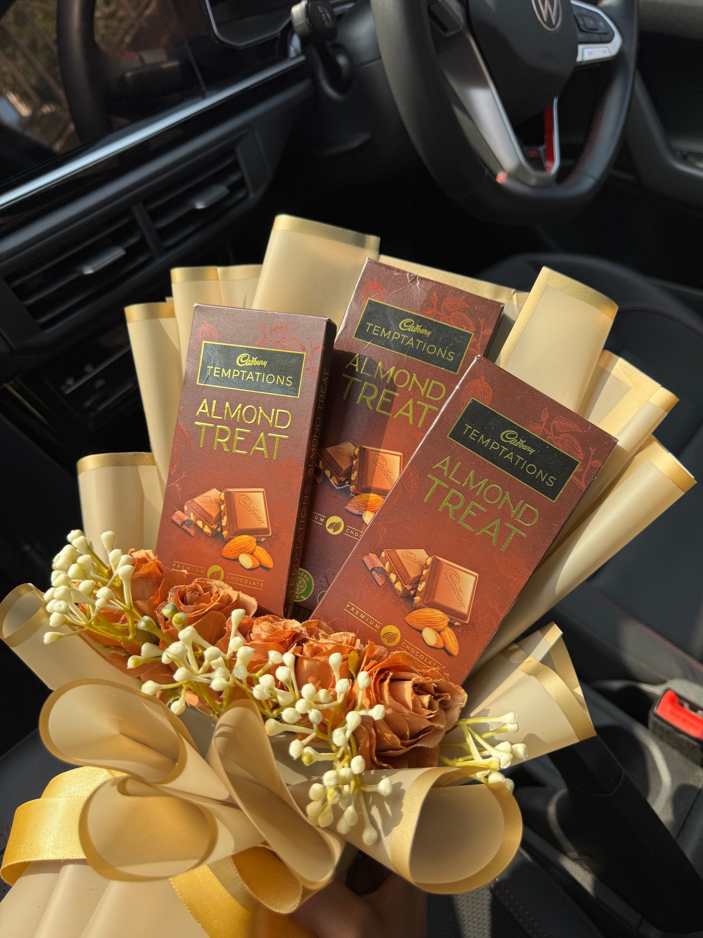 Cadbury Temptations Chocolate Bouquet – Golden Elegance Crafted For Pure Indulgence
