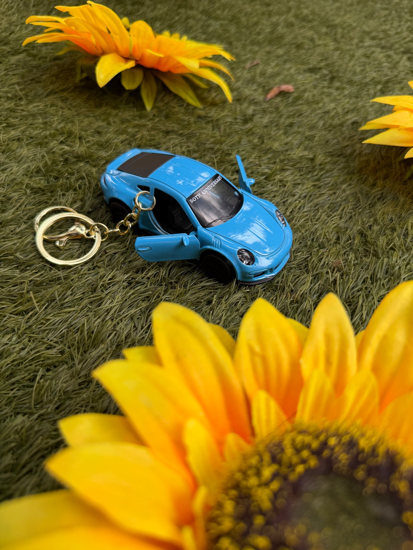 Premium Porsche 911 Metal Car Keychain – Timeless Luxury & Performance