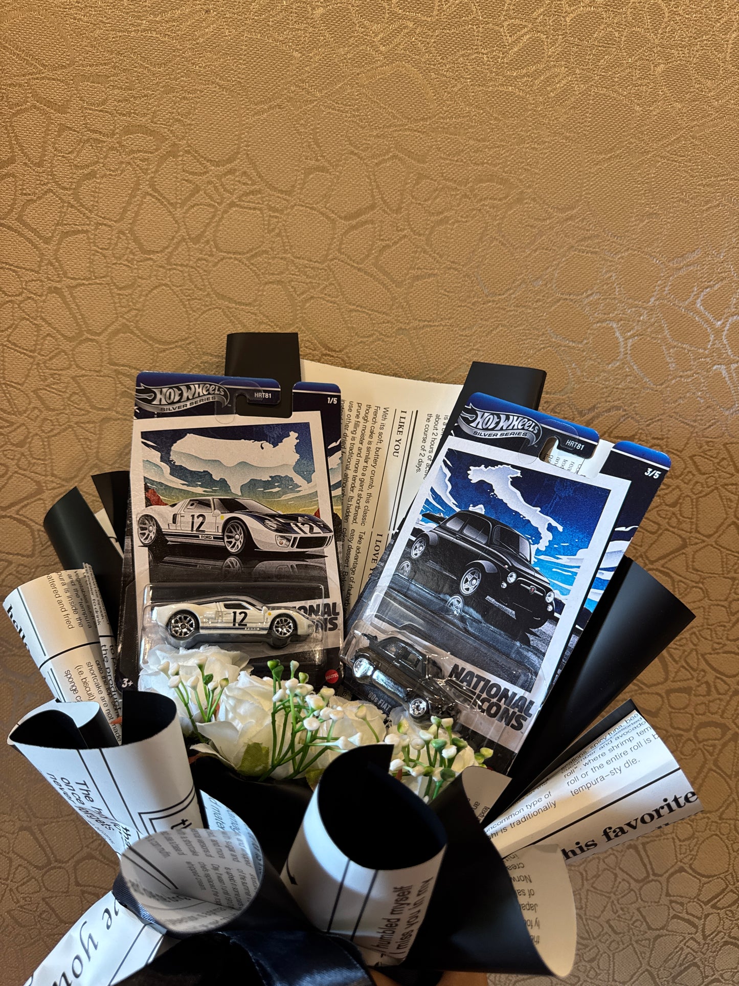 Hot Wheels “National Icons” Collectible Bouquet – Twin Car Gift with Roses