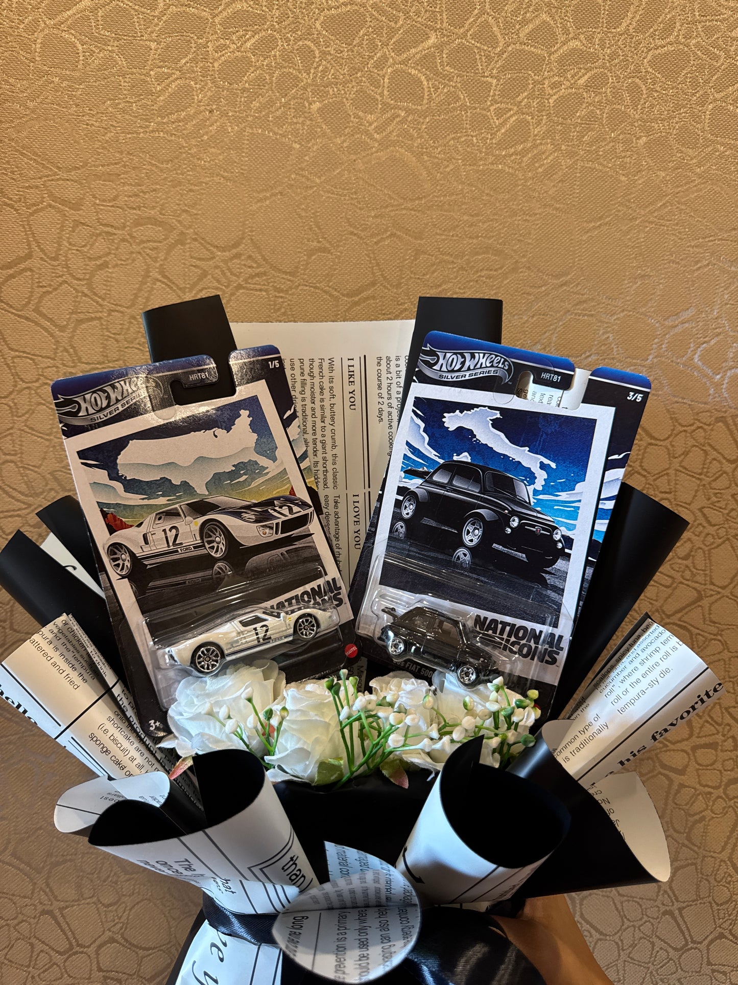 Hot Wheels “National Icons” Collectible Bouquet – Twin Car Gift with Roses