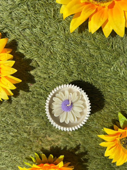 Daisy Cupcake Scented Candle – Sweet & Floral Aroma